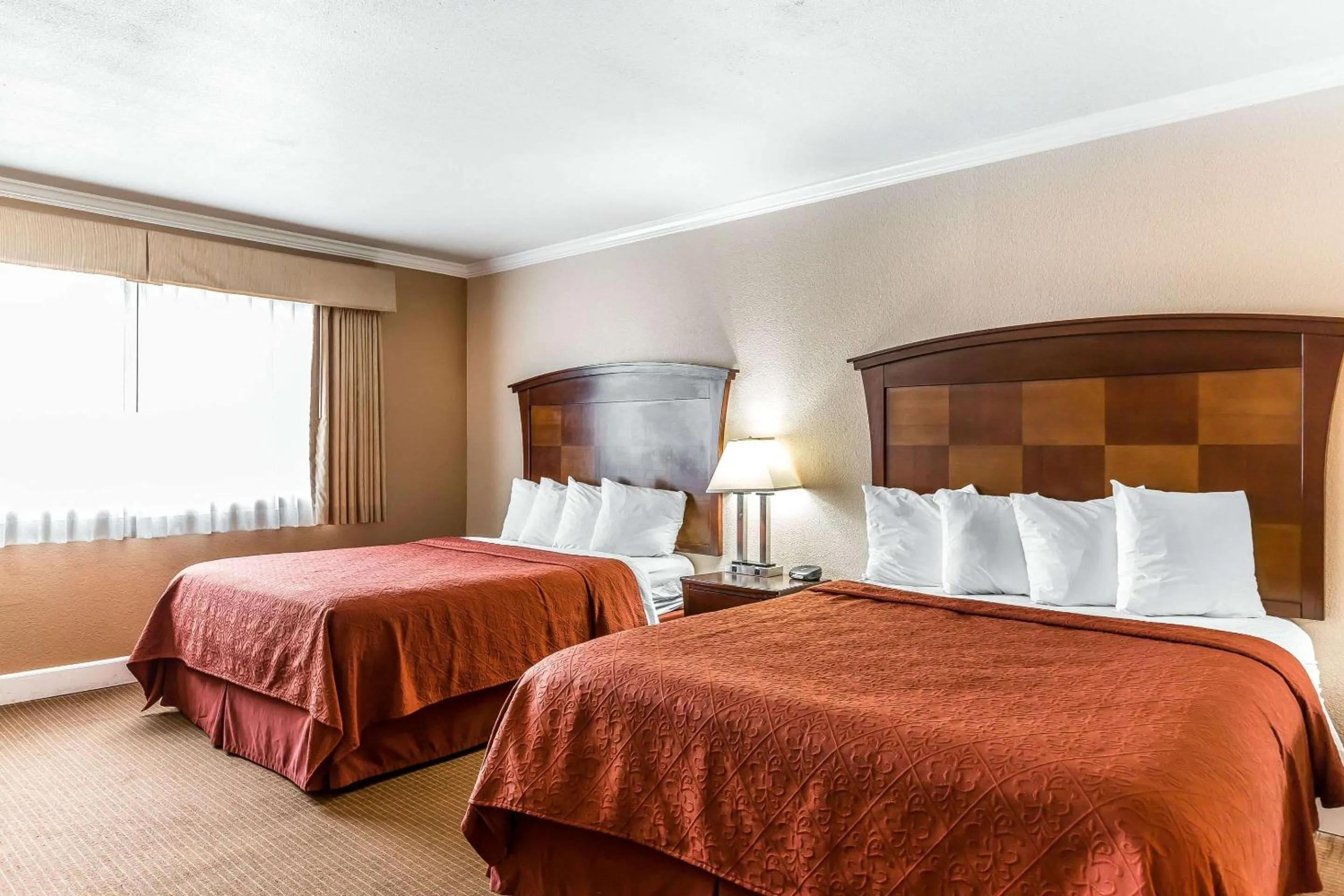 Photo of the whole room, Bed in Quality Inn near Hearst Castle