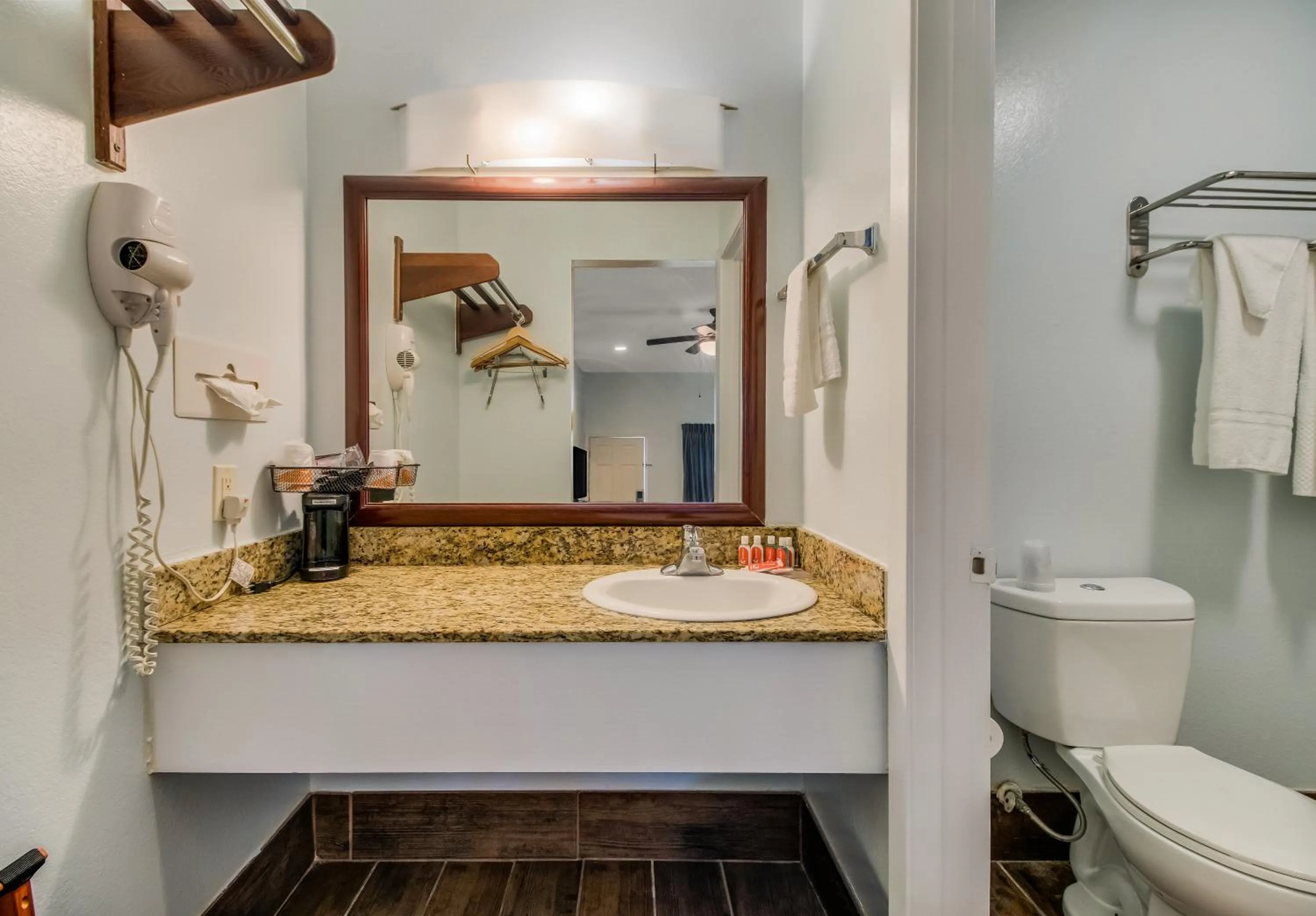 Econo Lodge Inn & Suites Fulton - Rockport