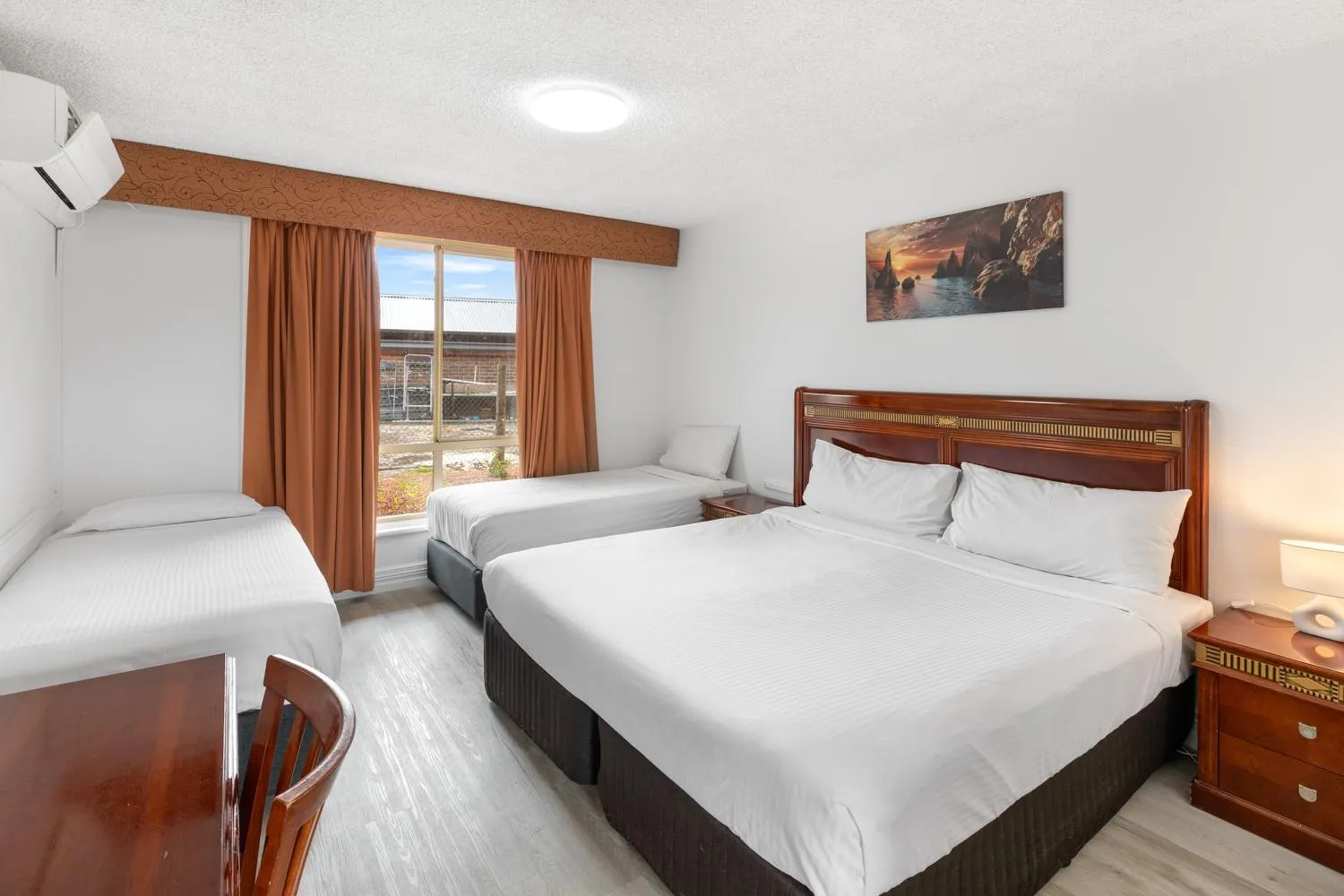 Bed in ibis Styles Albany