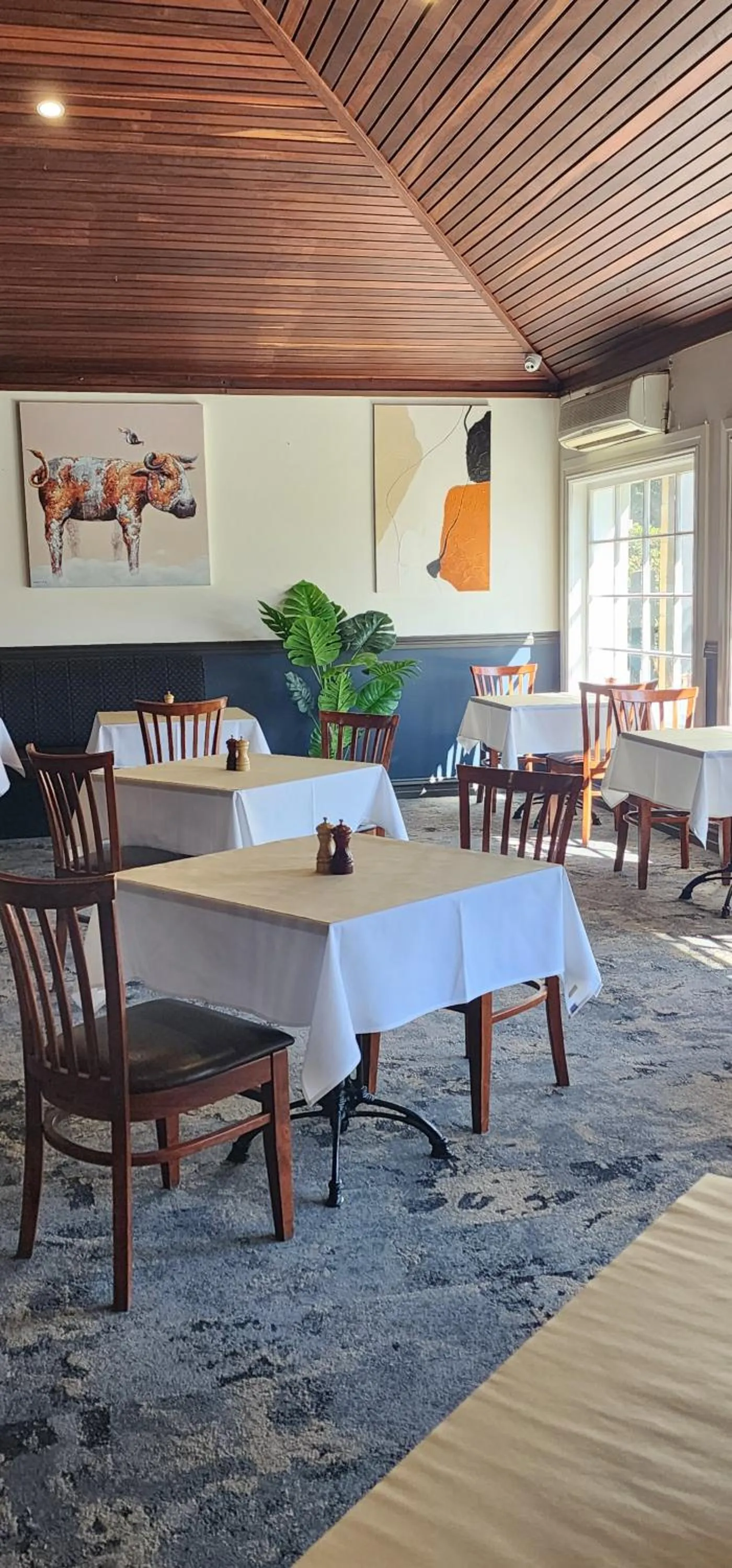 Restaurant/places to eat in ibis Styles Albany