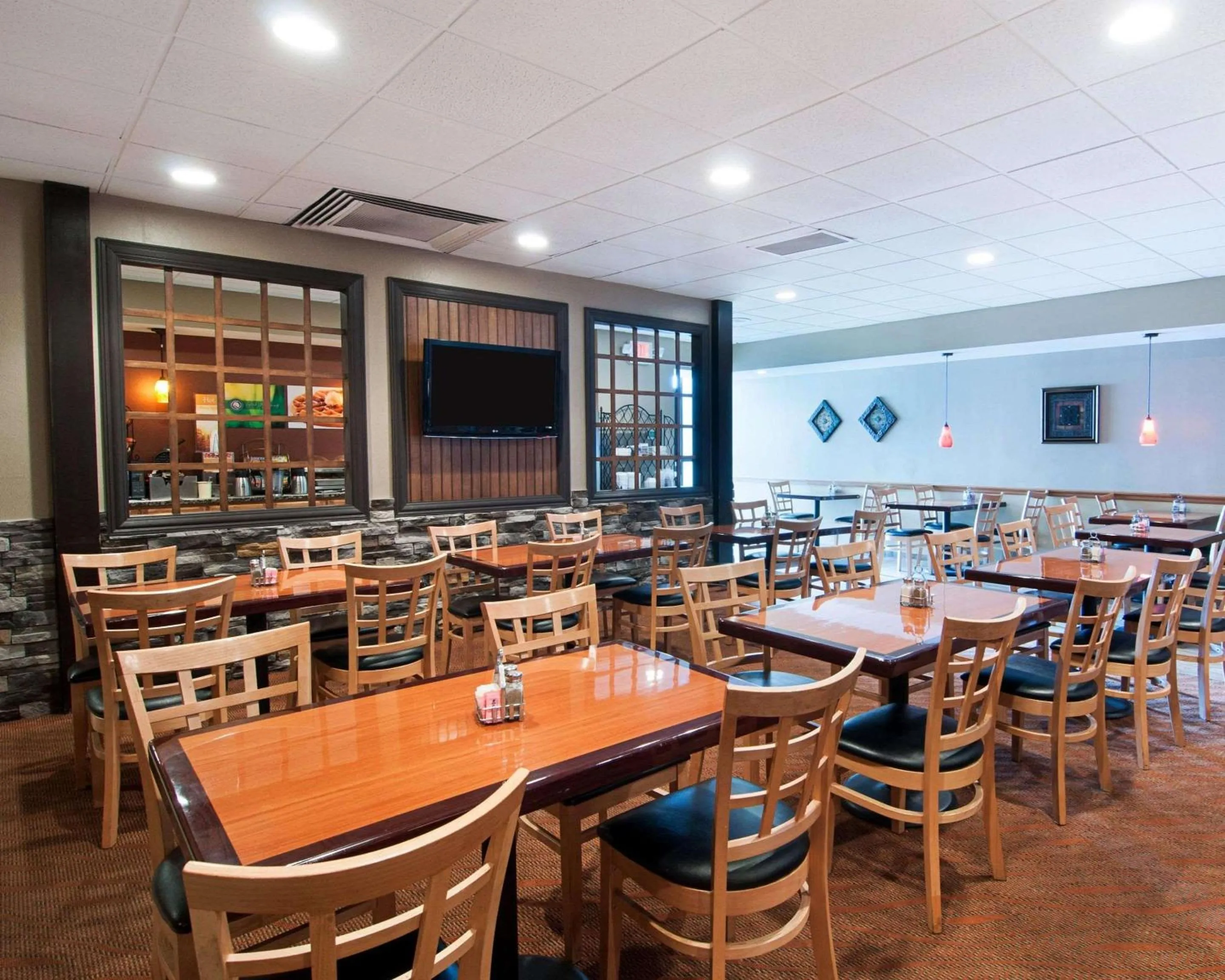 Restaurant/places to eat in Quality Inn Beckley