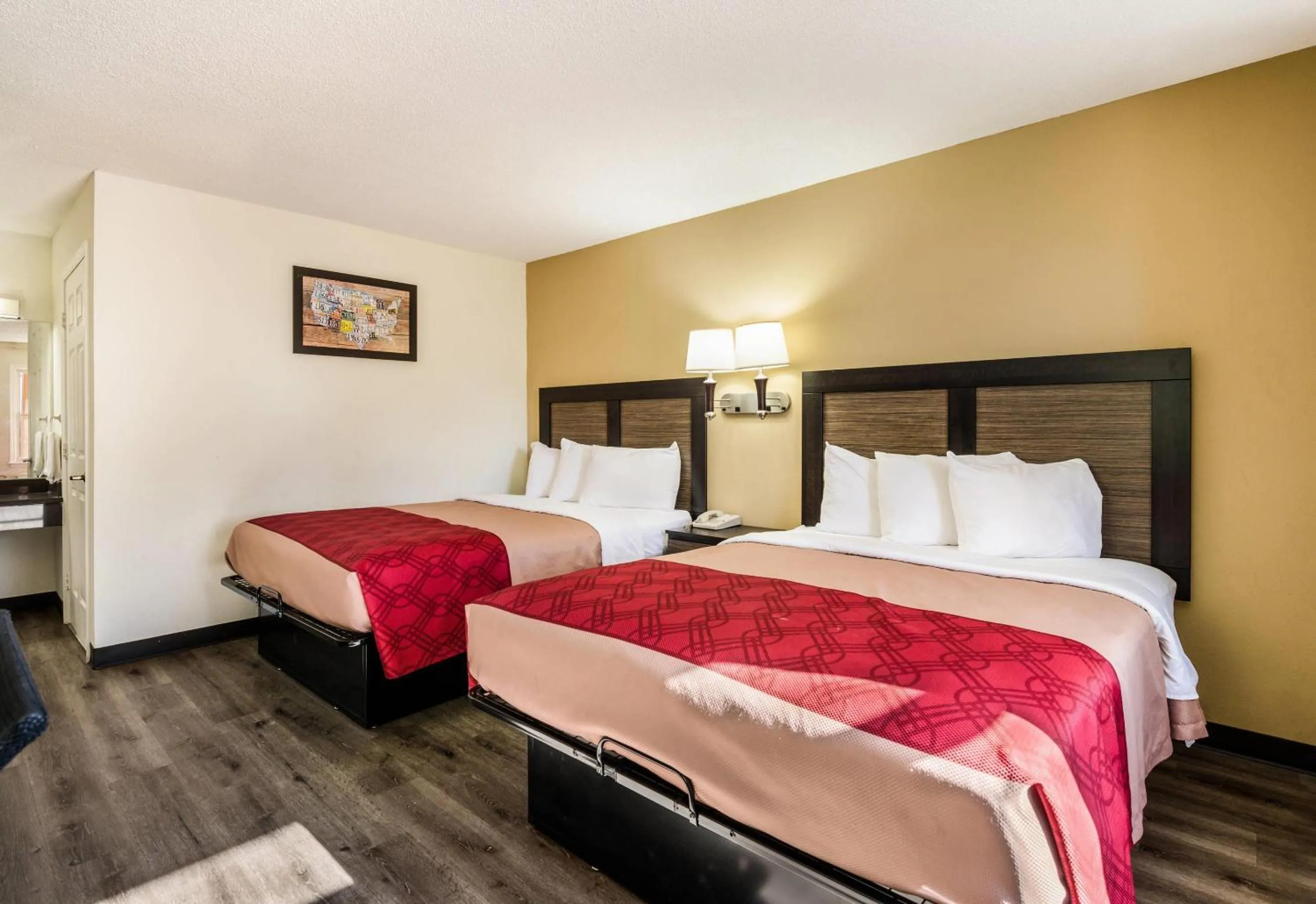 Bedroom, Bed in Econo Lodge Glade Springs I-81