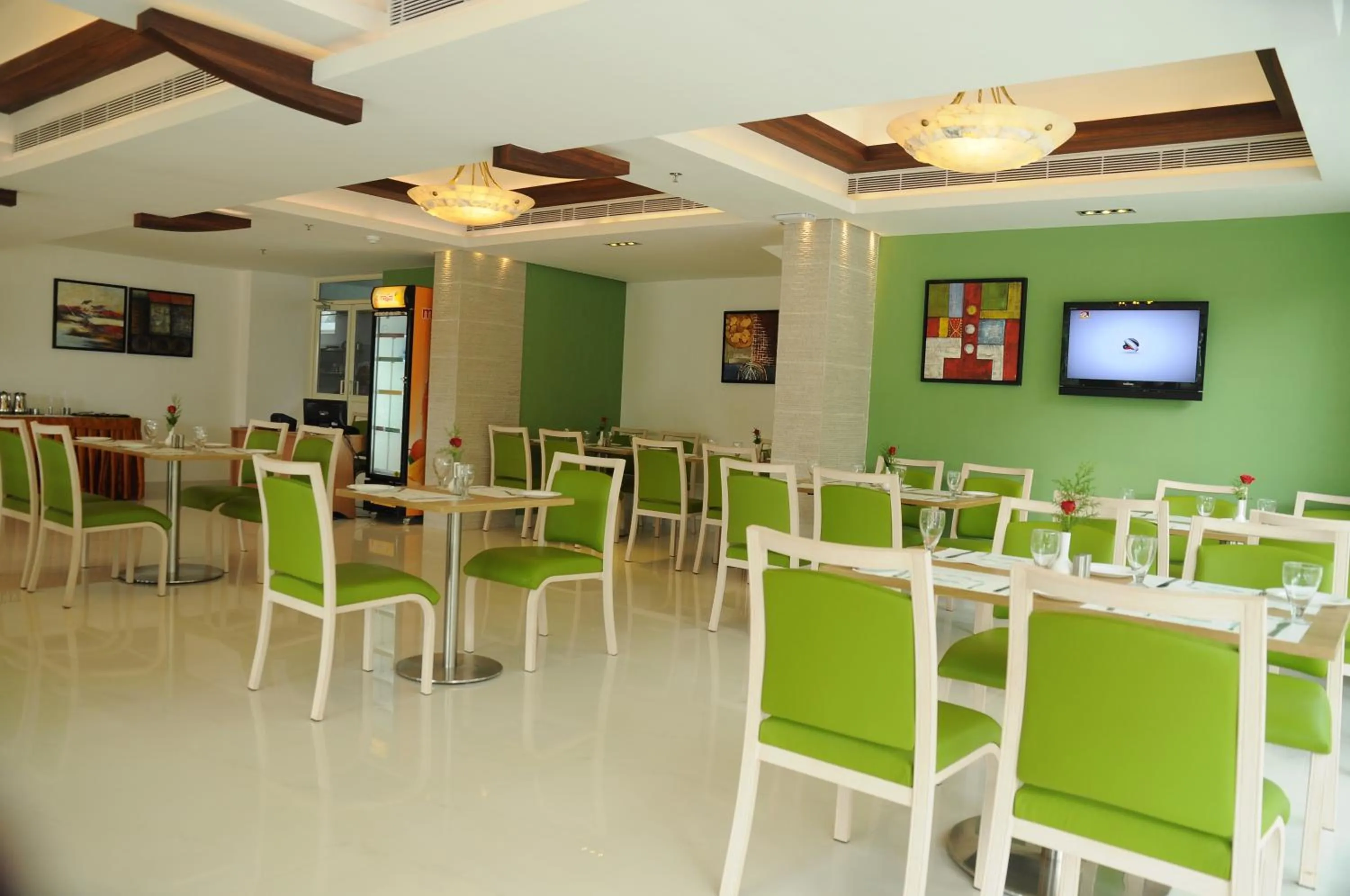 Restaurant/places to eat in Biverah Hotel & Suites