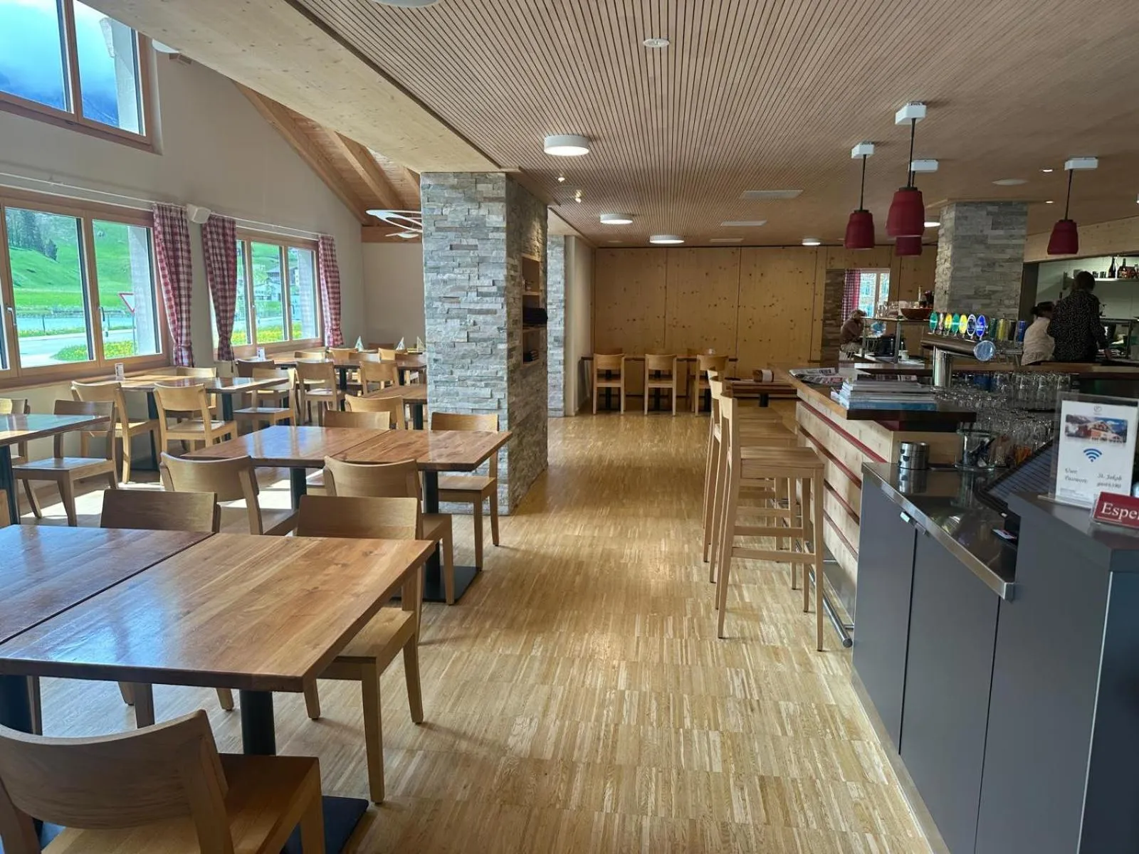 Restaurant/places to eat in Hotel Espen