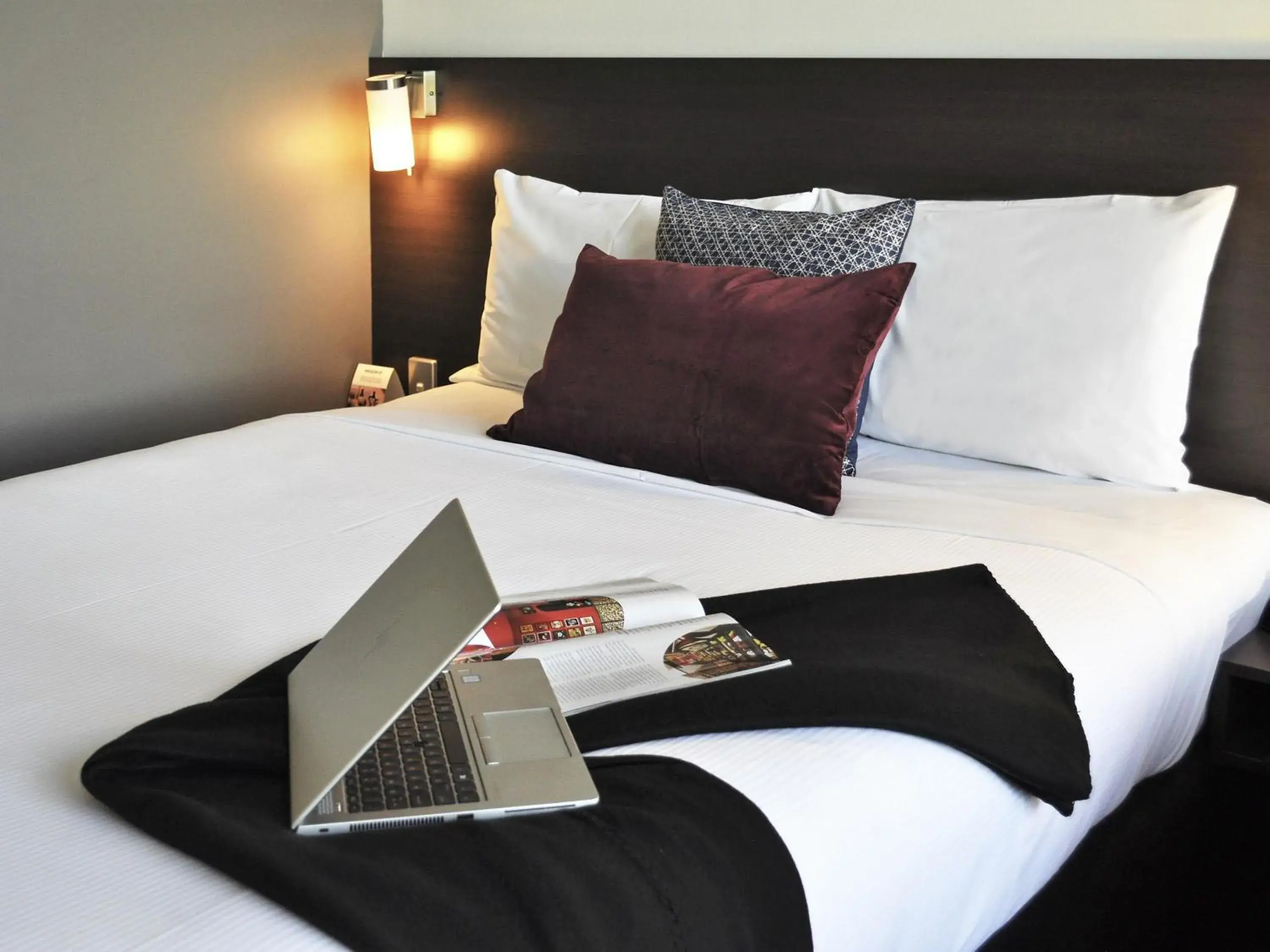 Superior King Room in ibis Melbourne - Glen Waverley Superior King Room in ibis Melbourne - Glen Waverley