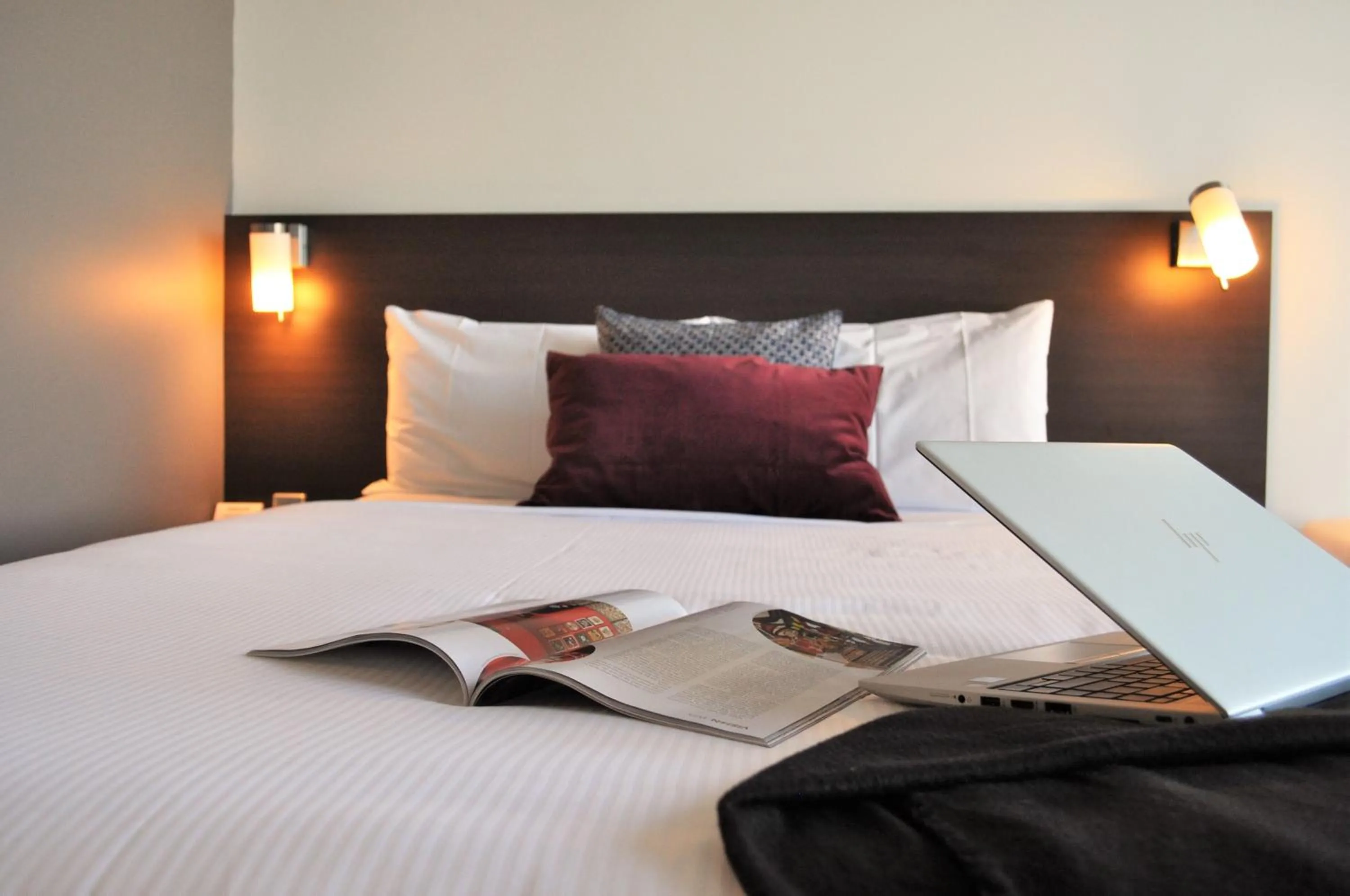 Decorative detail, Bed in ibis Melbourne - Glen Waverley