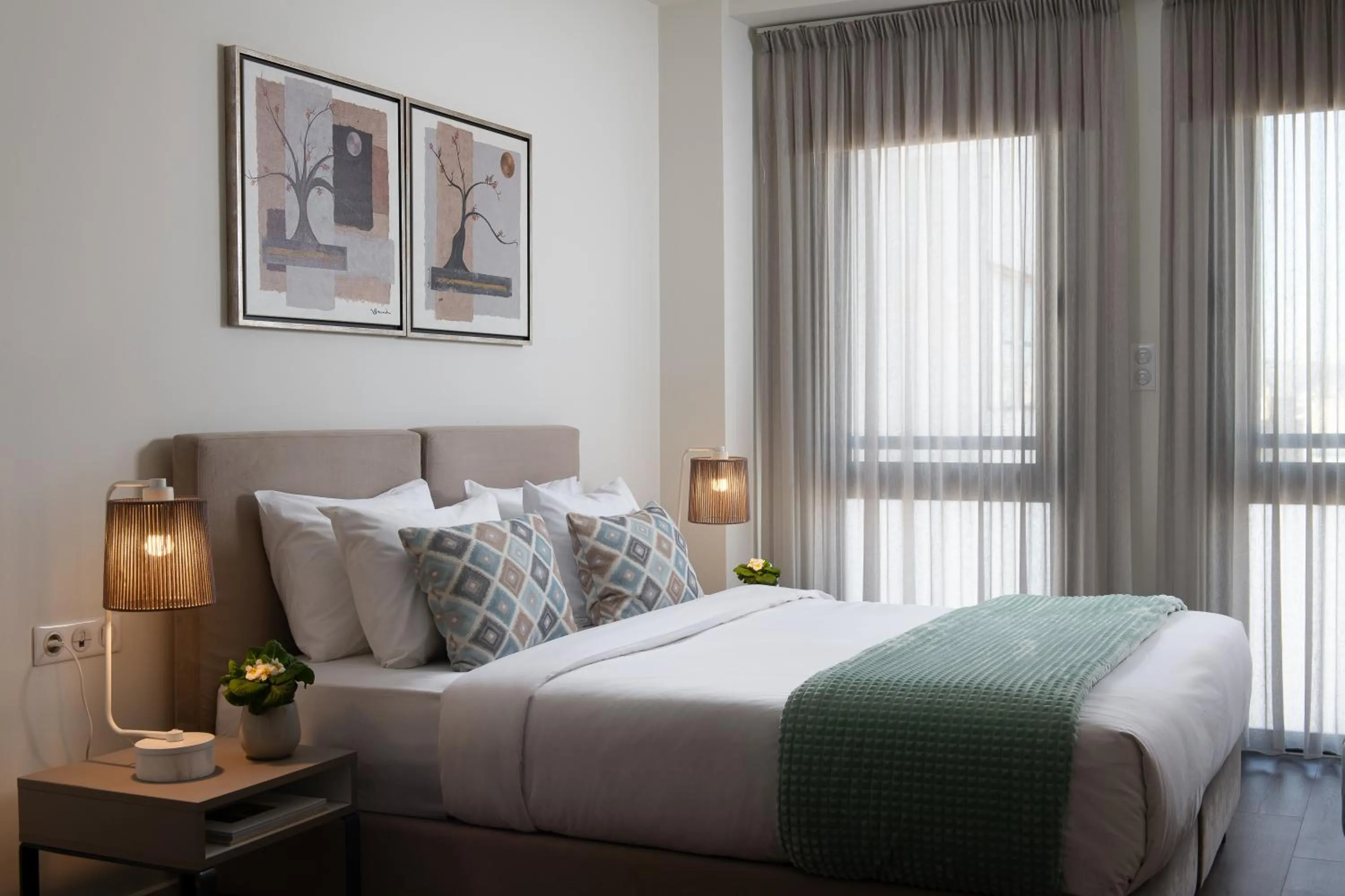 Bed in Urban Nest - Suites & Apartments