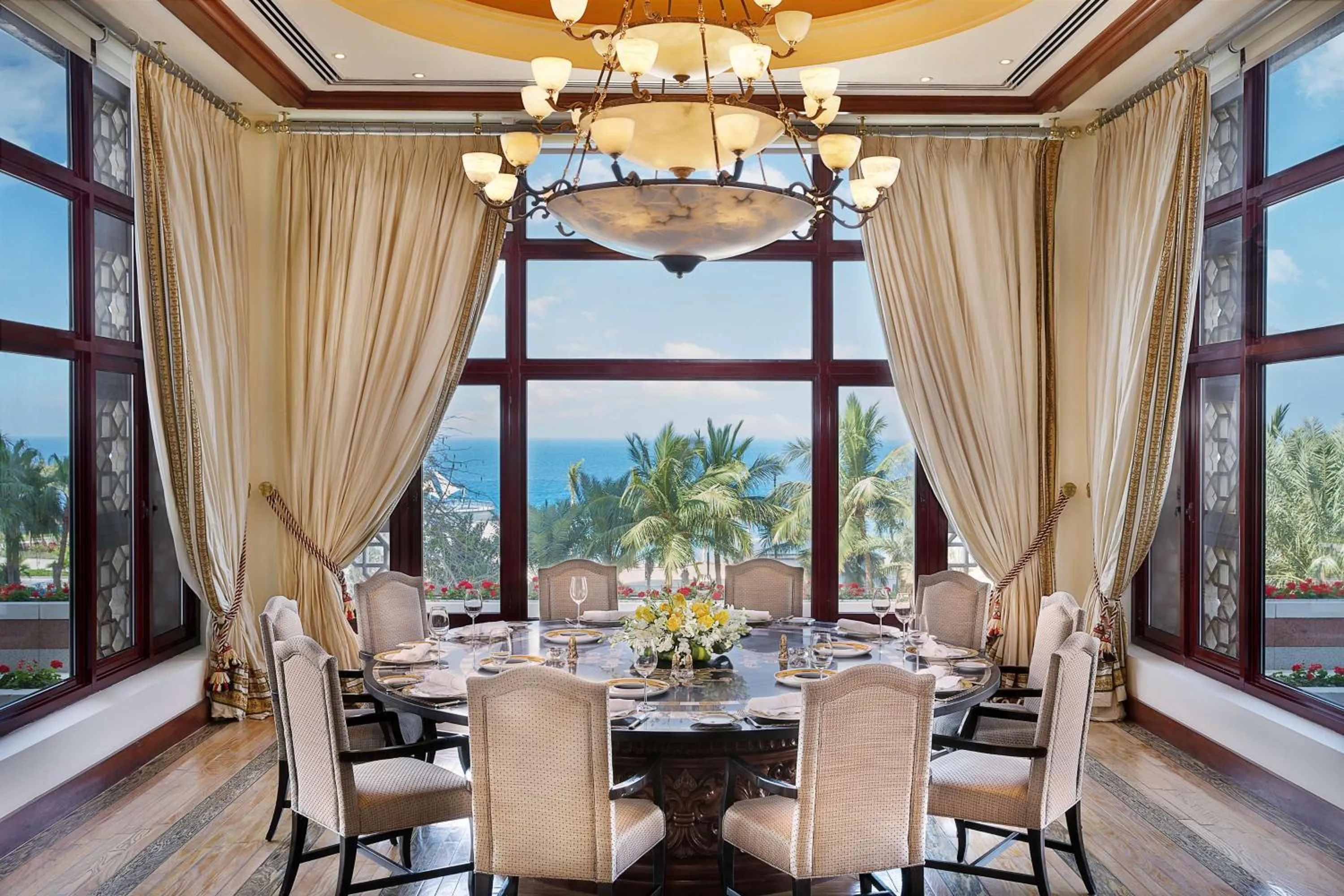 Dining area in Waldorf Astoria Jeddah - Qasr Al Sharq