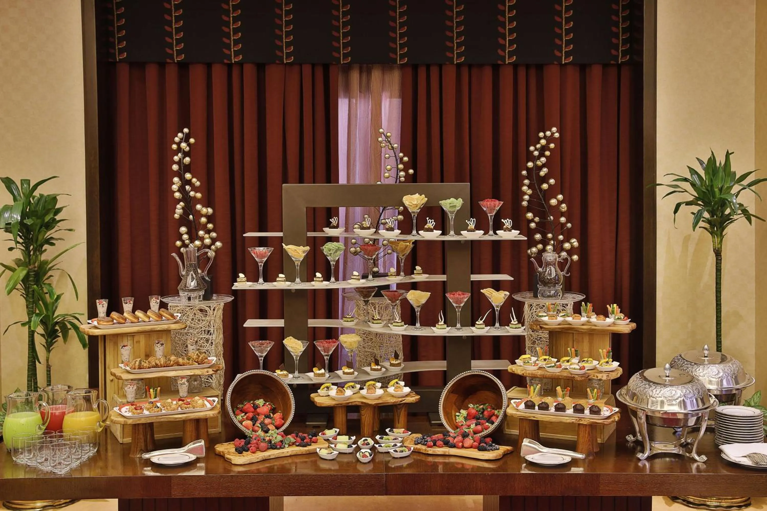 Dining area in Waldorf Astoria Jeddah - Qasr Al Sharq