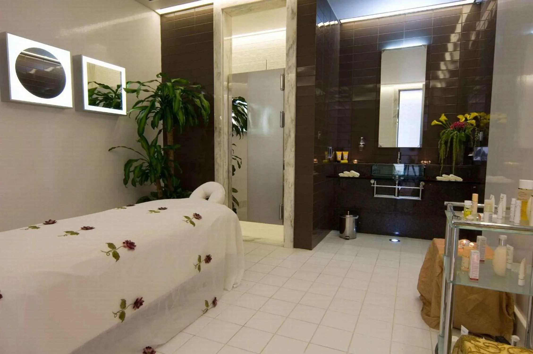 Spa and wellness centre/facilities, Bed in Waldorf Astoria Jeddah - Qasr Al Sharq