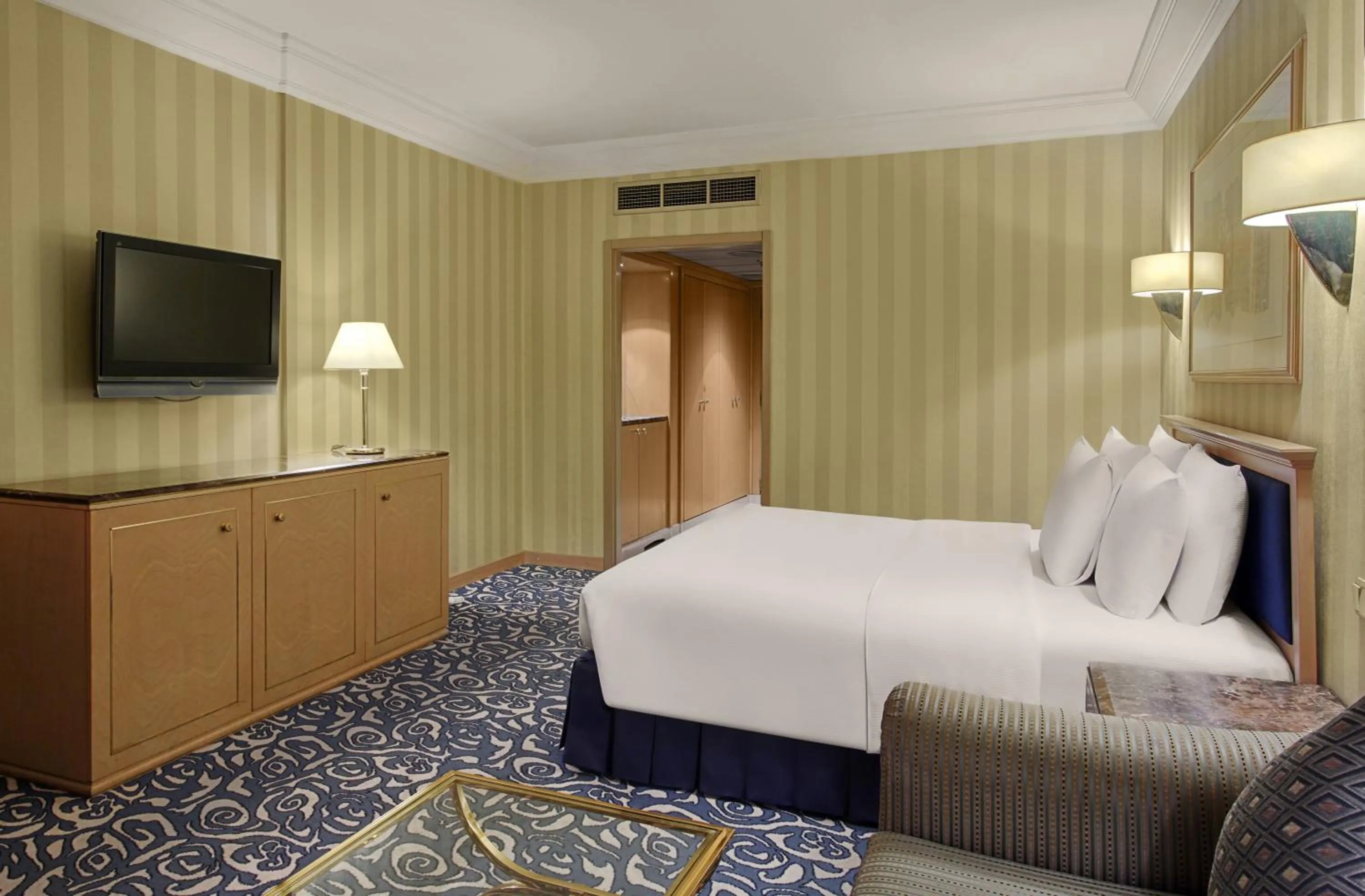 Photo of the whole room, Bed in Makkah Hotel