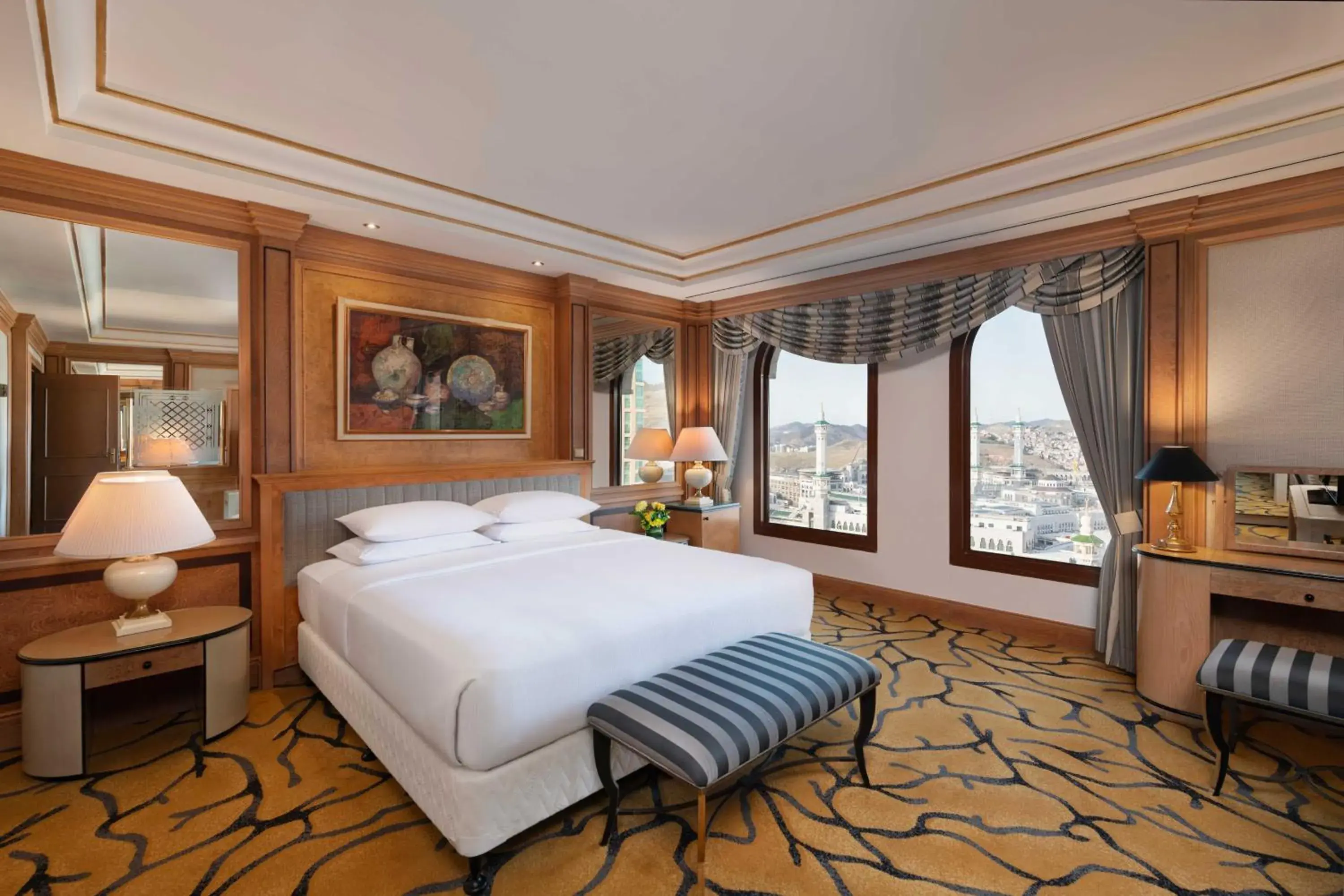 Presidential Suite with One King Bed and Two Twin Beds in Makkah Hotel Presidential Suite with One King Bed and Two Twin Beds in Makkah Hotel