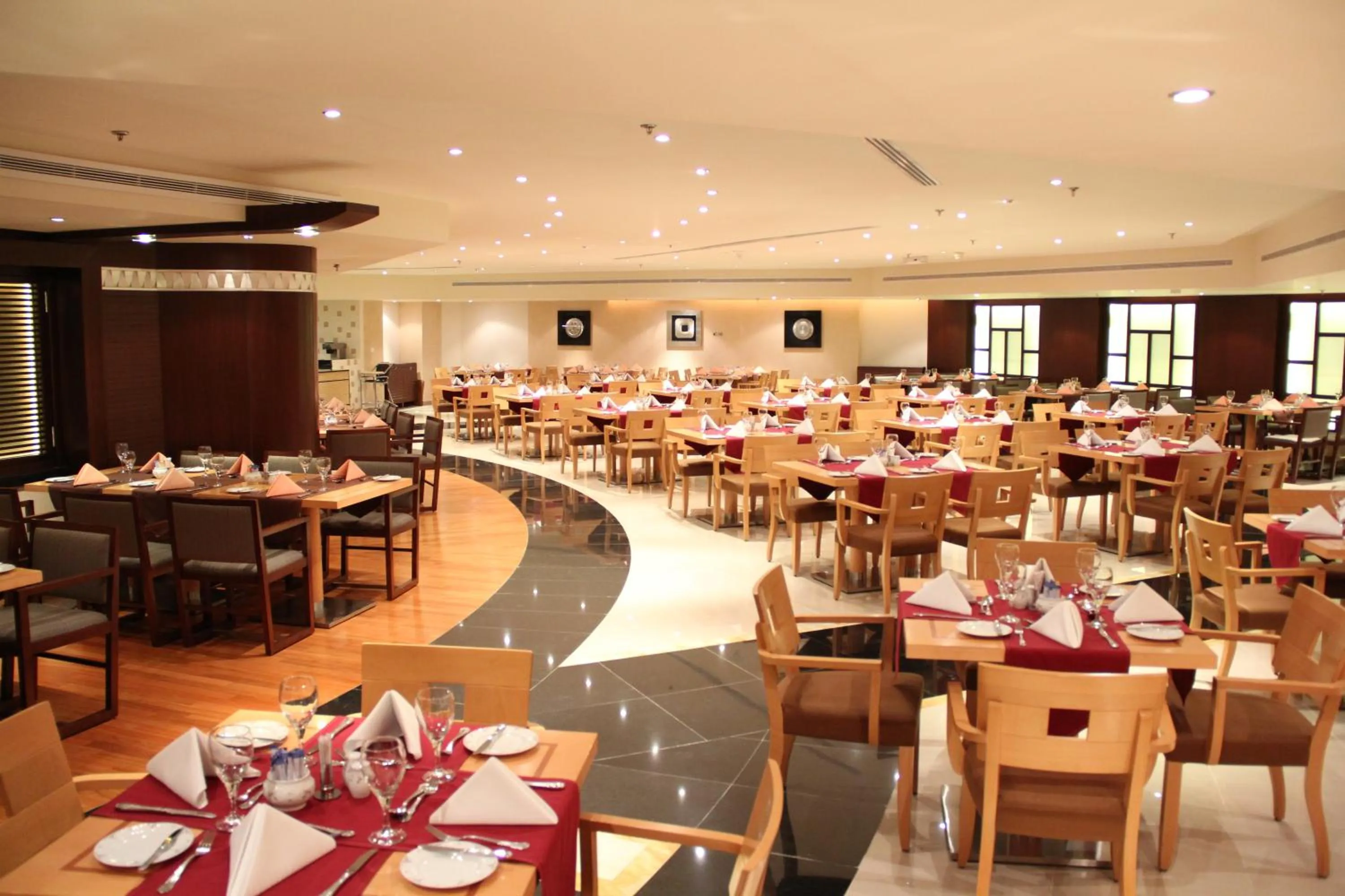 Restaurant/places to eat in Makkah Hotel