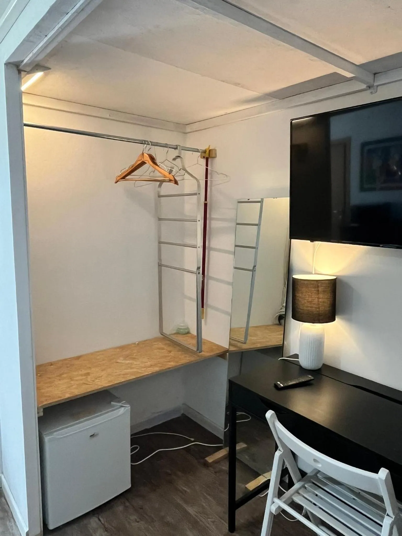 wardrobe in Room Saronno + B&B