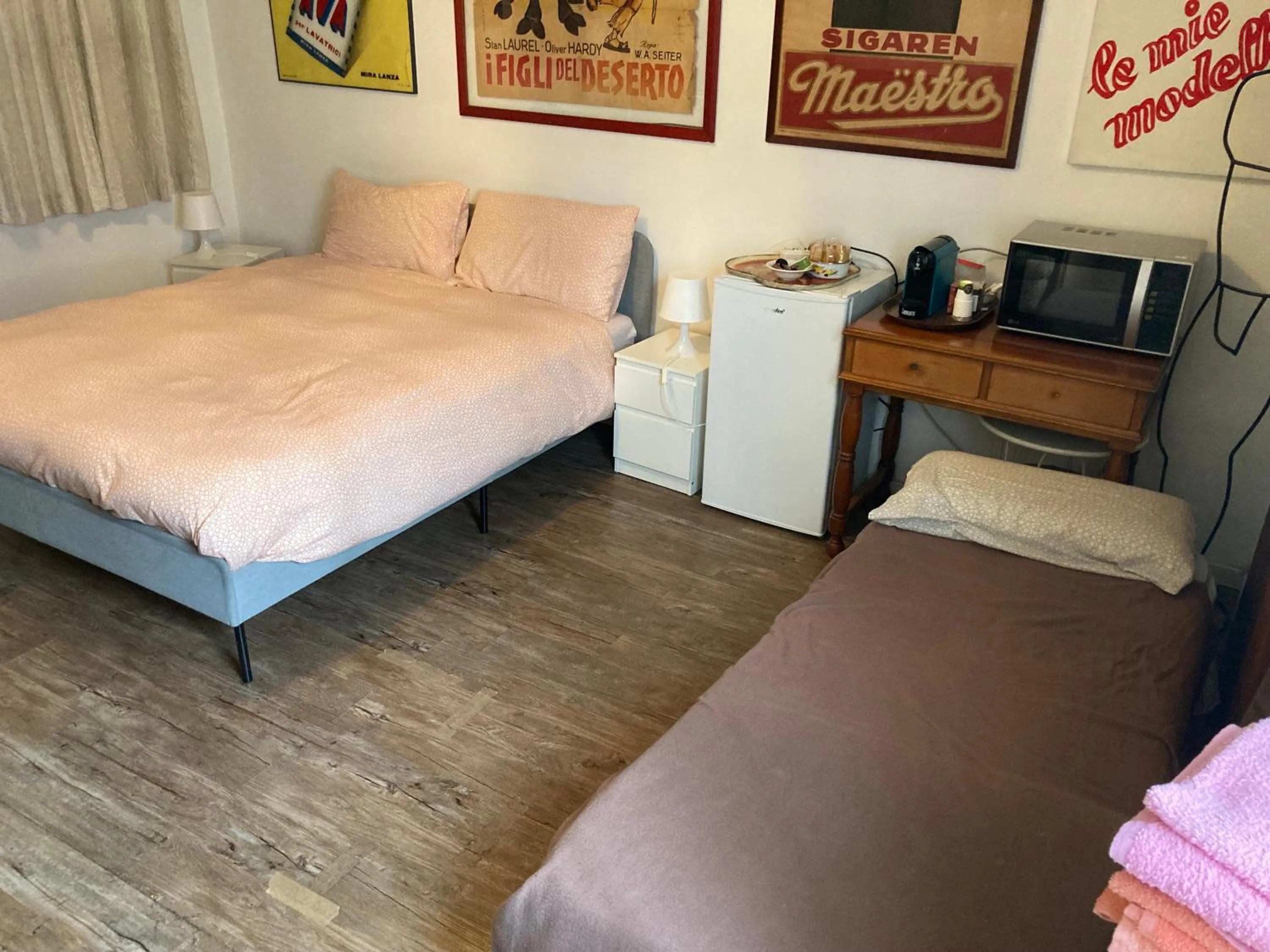 Bed in Room Saronno + B&B