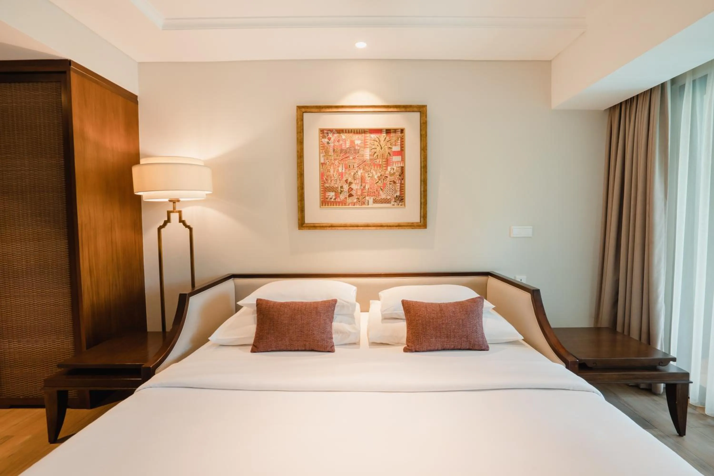 Living room, Bed in Ramayana Suites and Resort