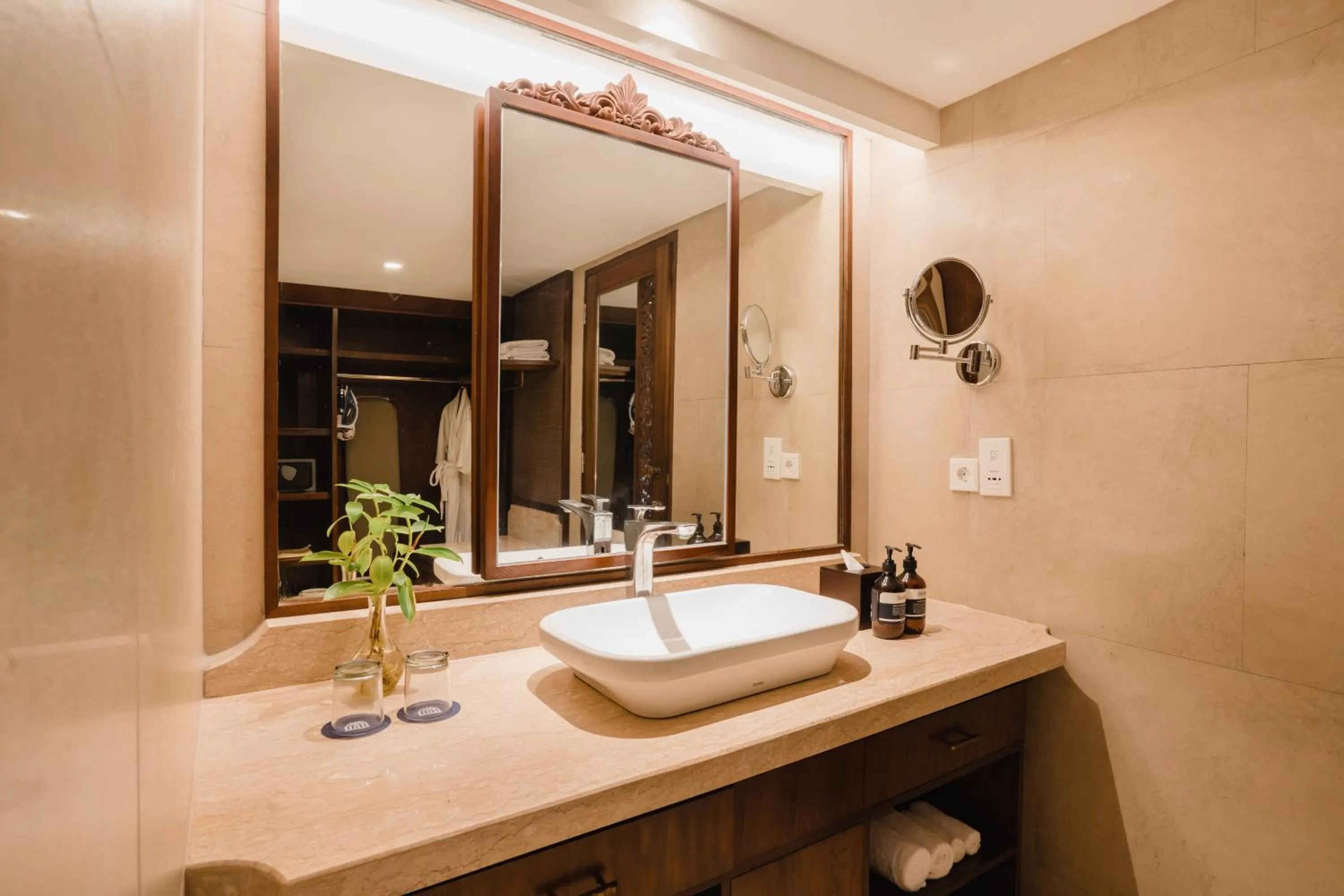 Toilet in Ramayana Suites and Resort