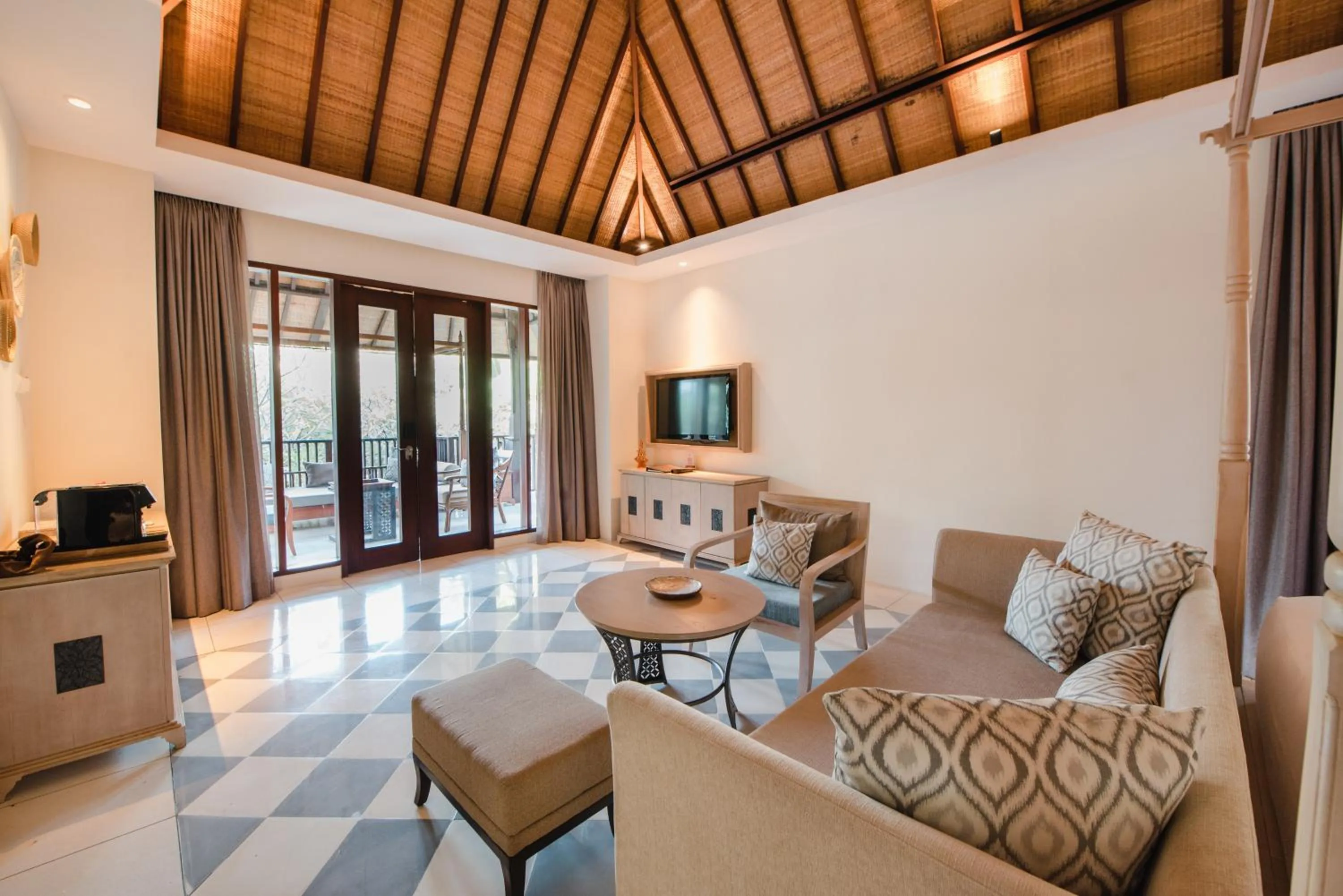 Living room in Ramayana Suites and Resort