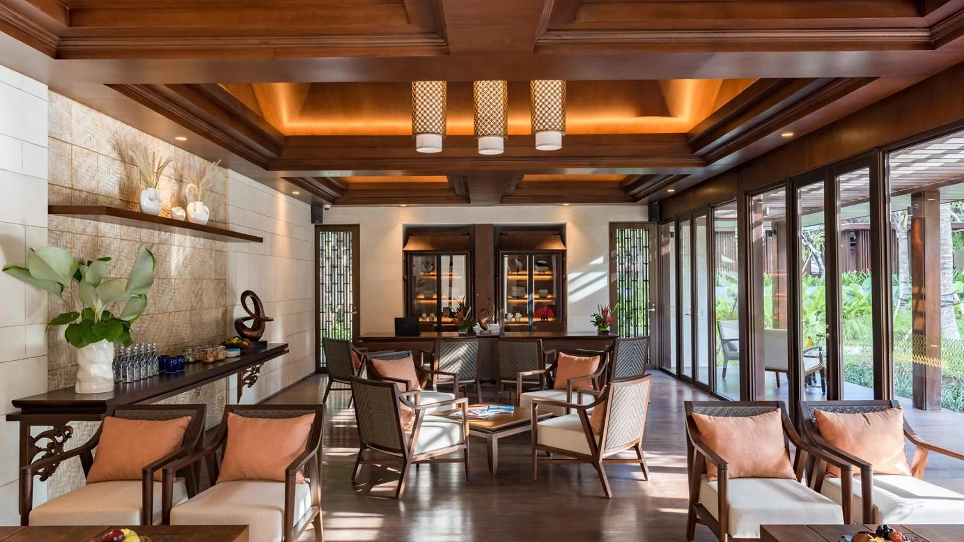 Lounge or bar in Ramayana Suites and Resort