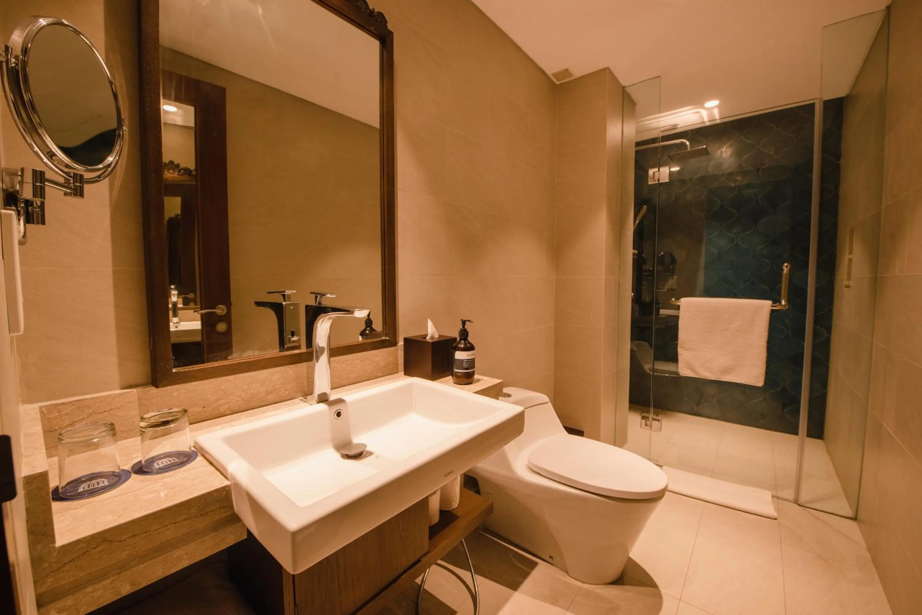 Toilet in Ramayana Suites and Resort