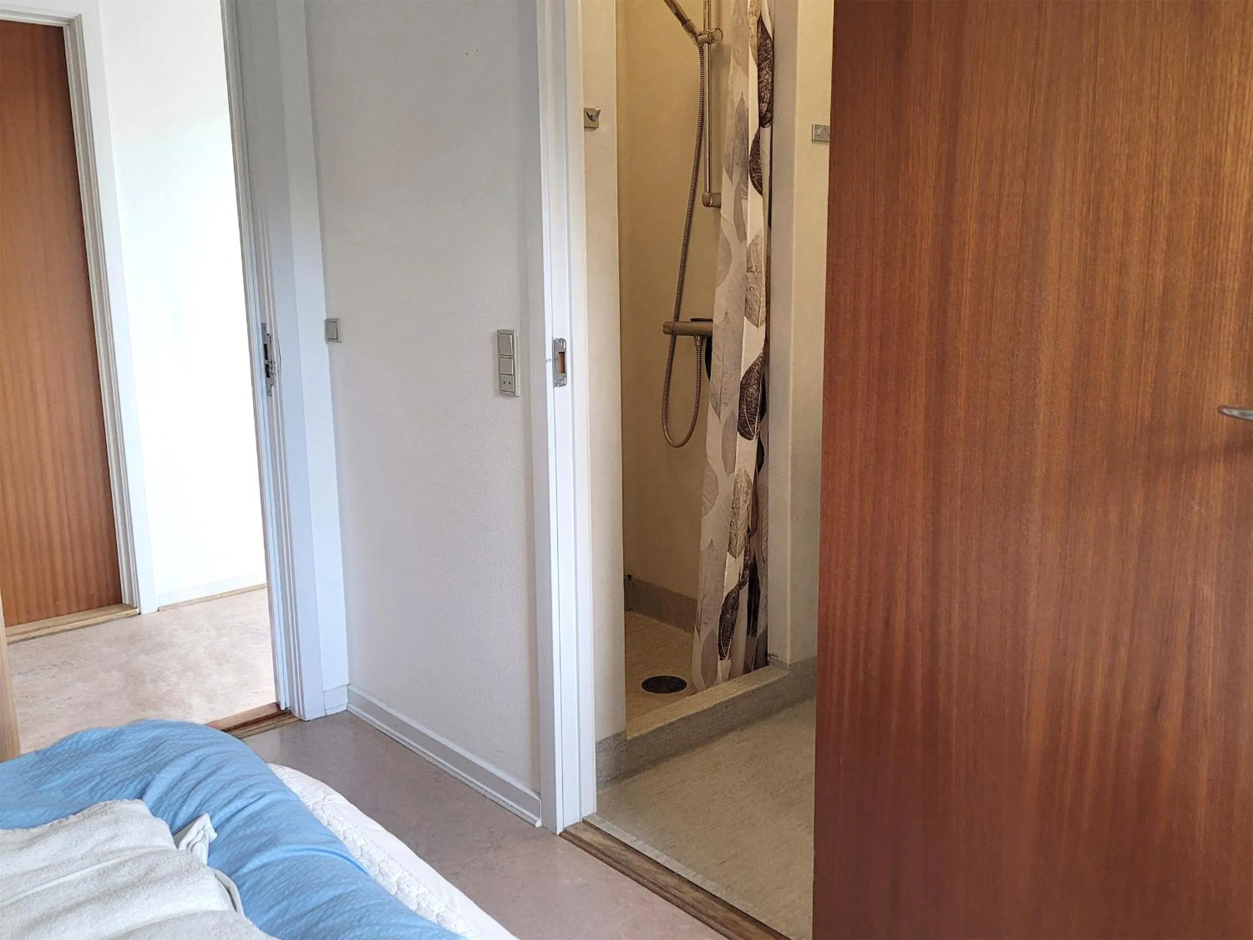 Bathroom, Bed in Aarhus Hostel og Hotel