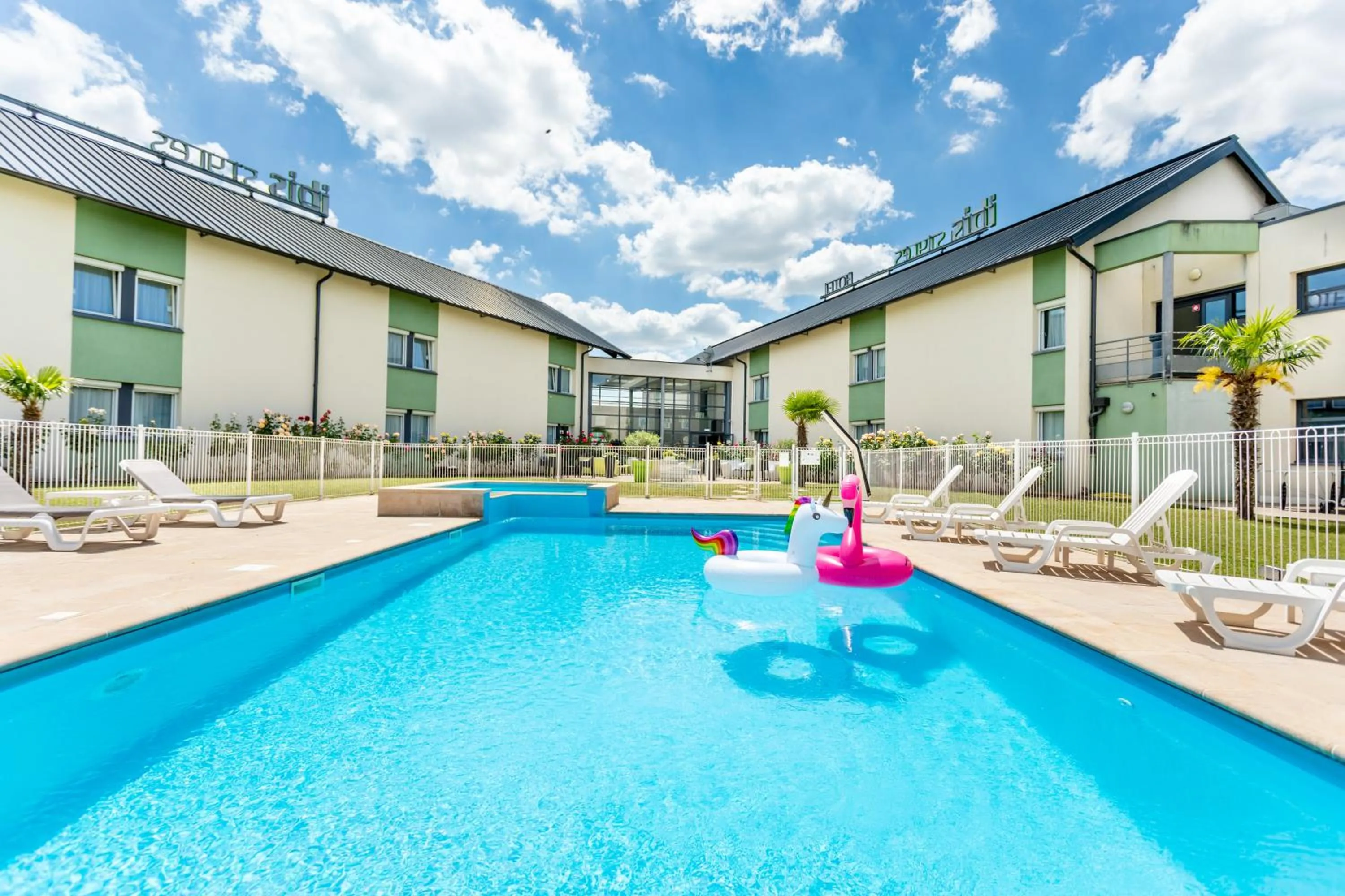 Property building in Hôtel Ibis Styles Bourges