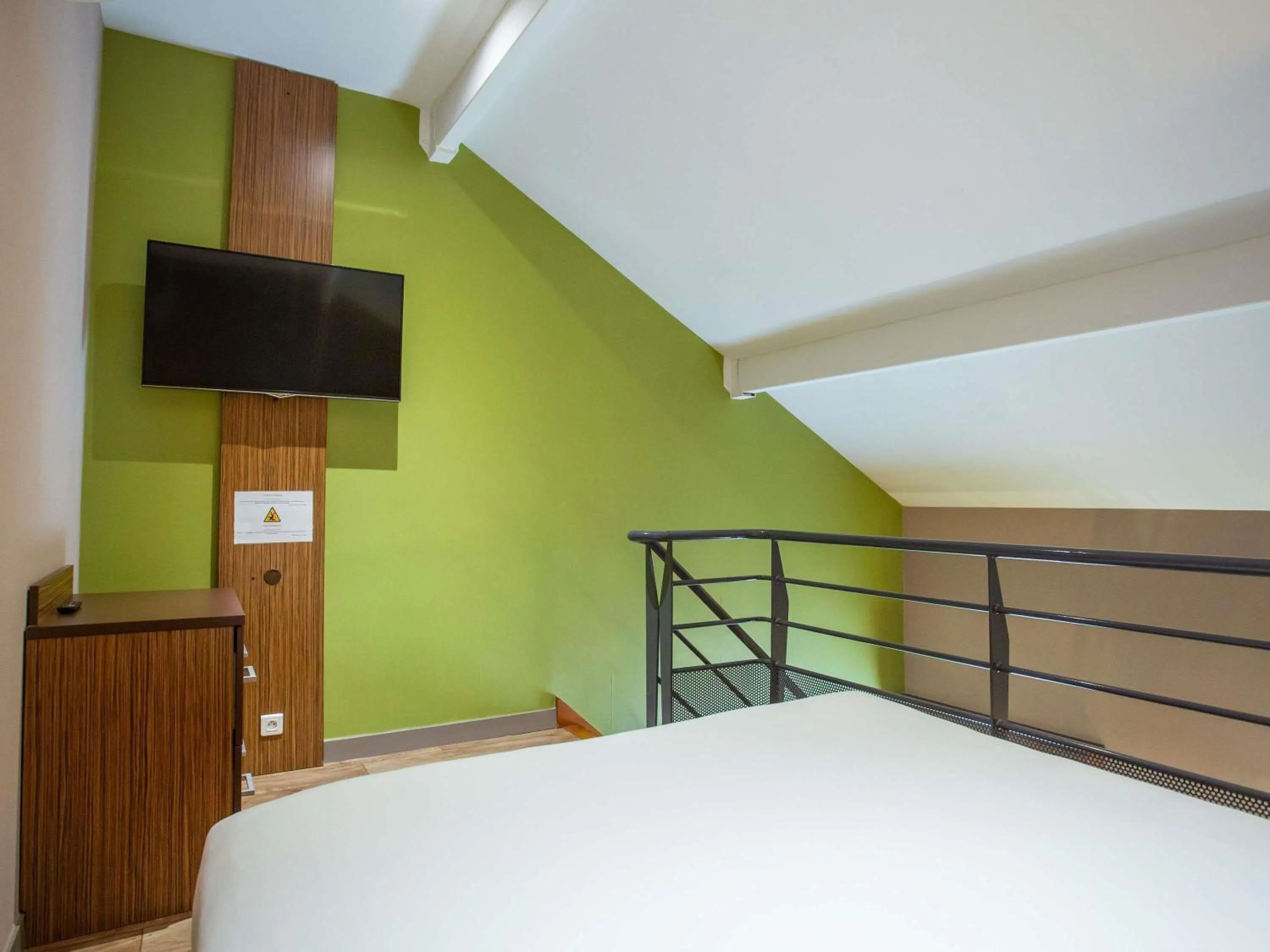 Bedroom, Bed in Hôtel Ibis Styles Bourges