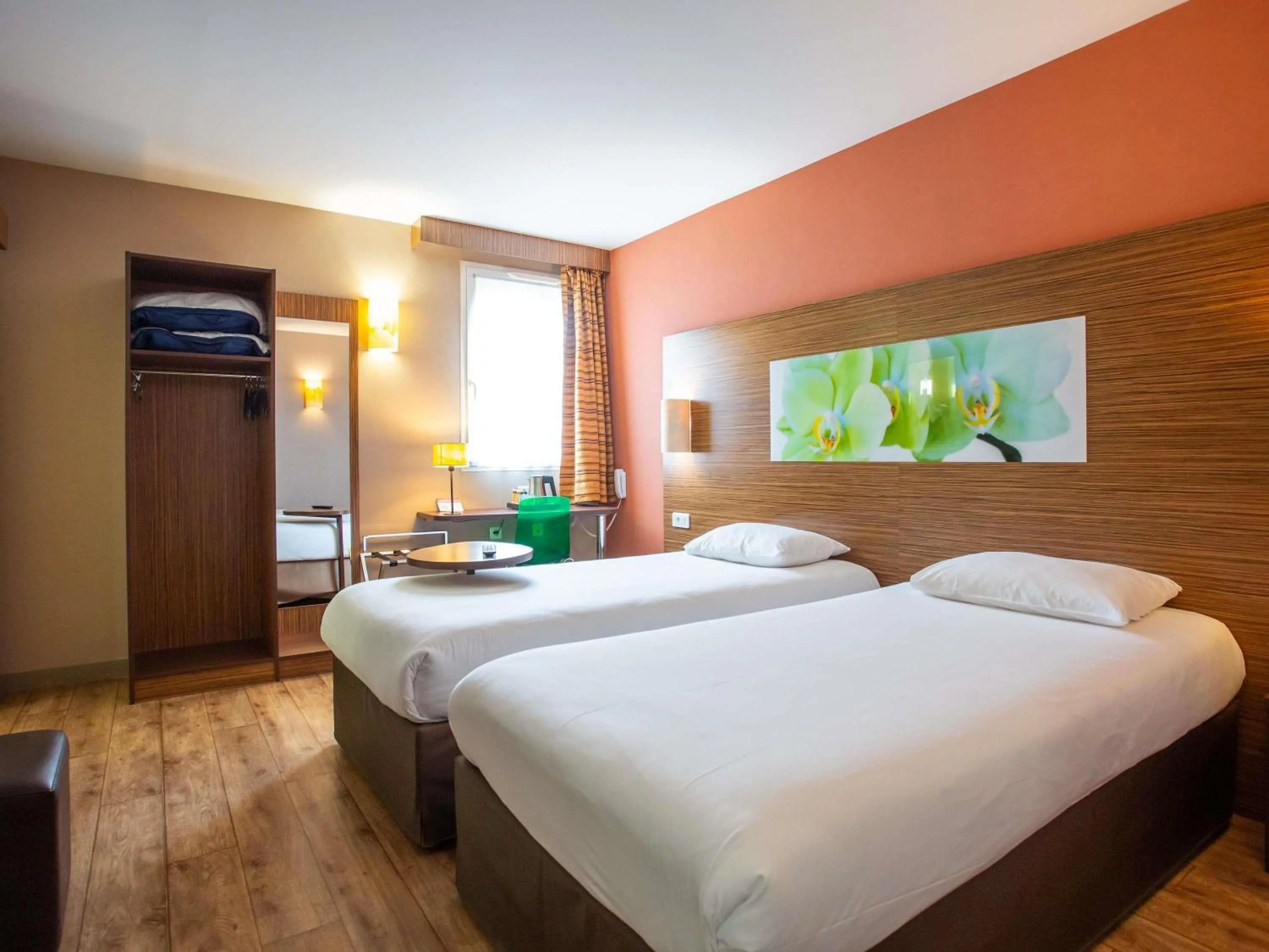 Bedroom, Bed in Hôtel Ibis Styles Bourges