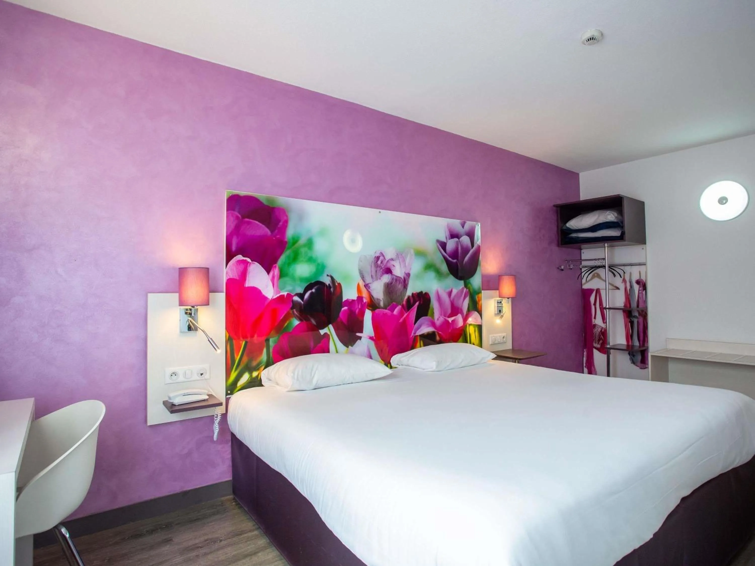 Bedroom, Bed in Hôtel Ibis Styles Bourges