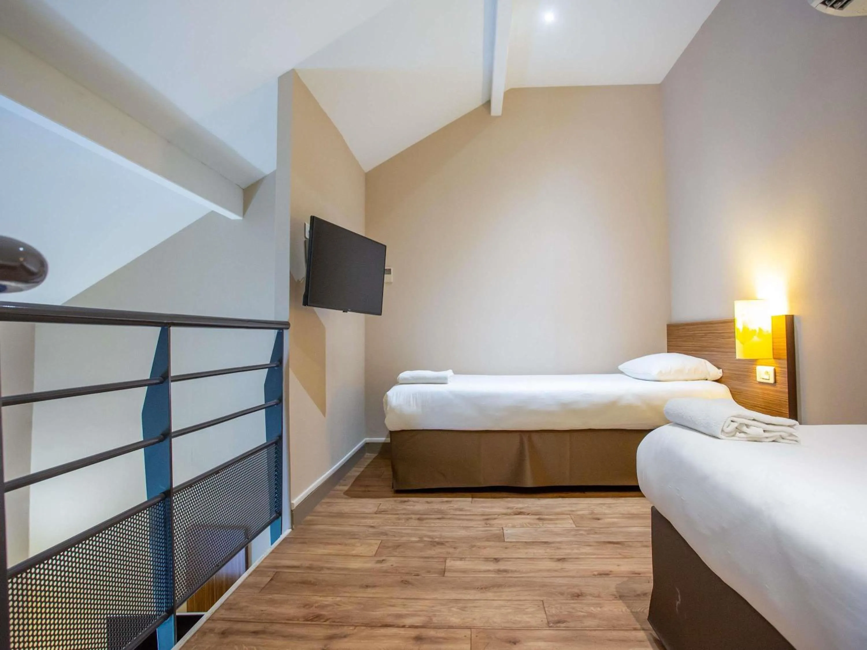 Bedroom, Bed in Hôtel Ibis Styles Bourges
