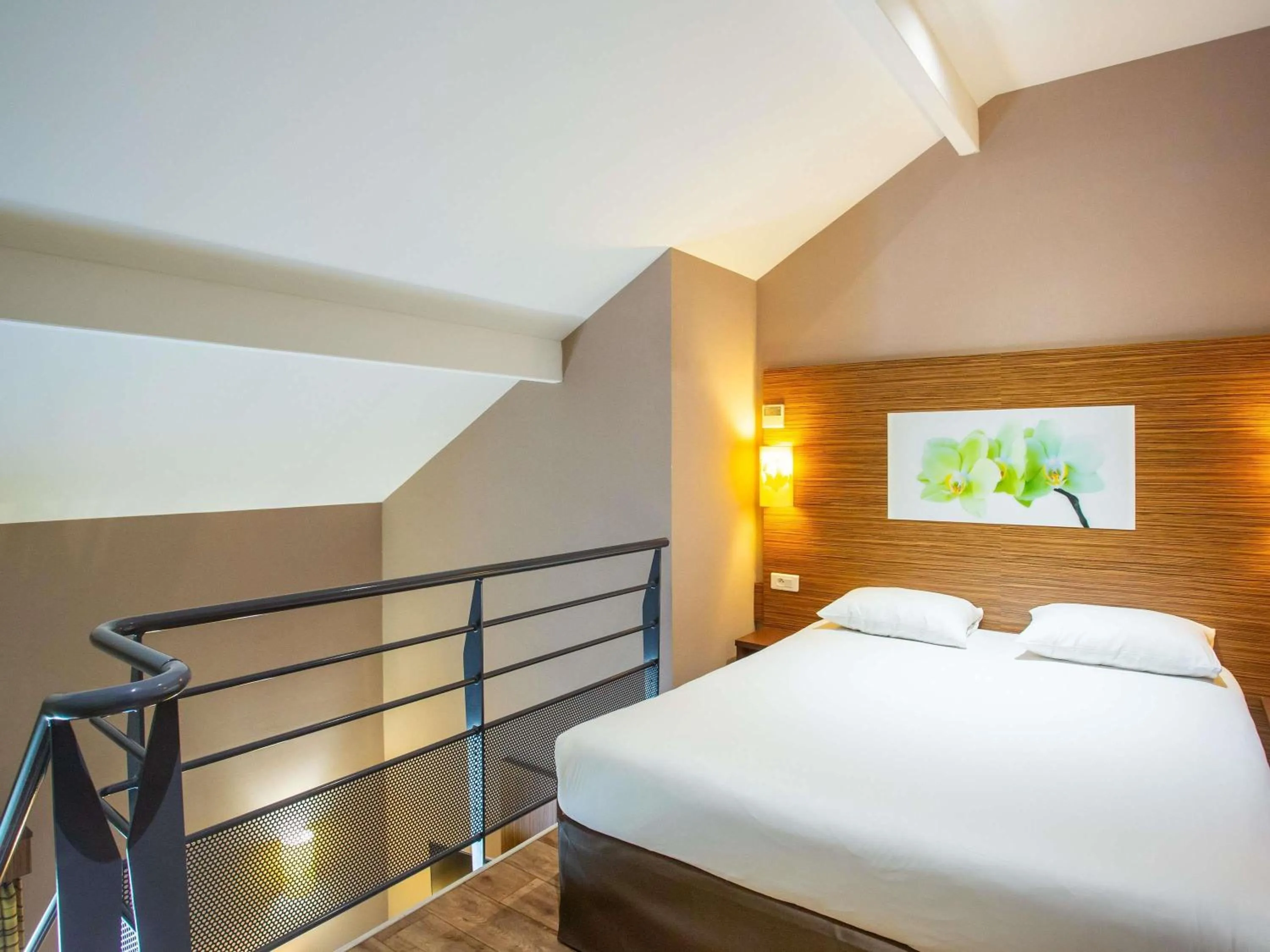 Bedroom, Bed in Hôtel Ibis Styles Bourges