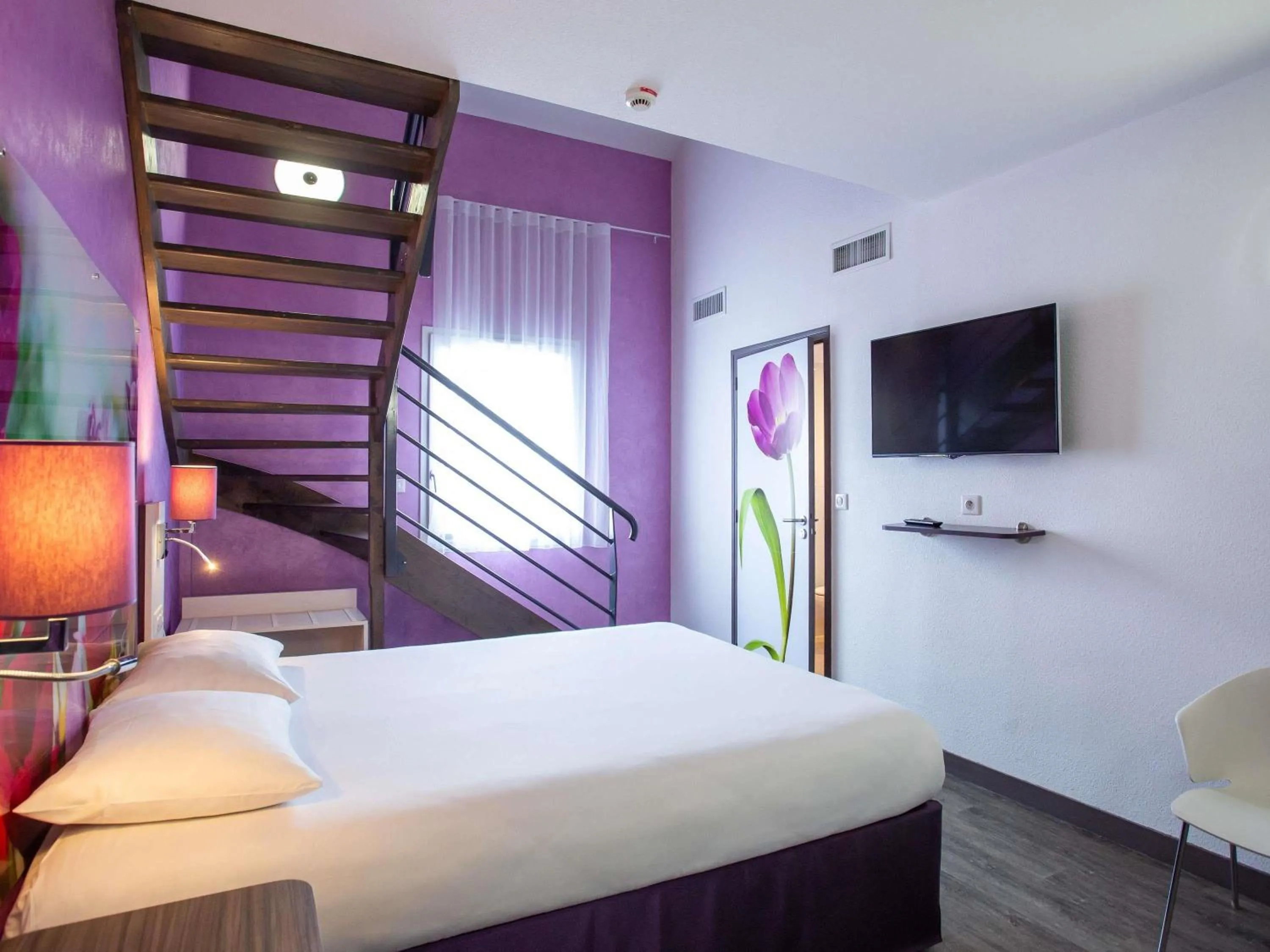 Property building, Bed in Hôtel Ibis Styles Bourges