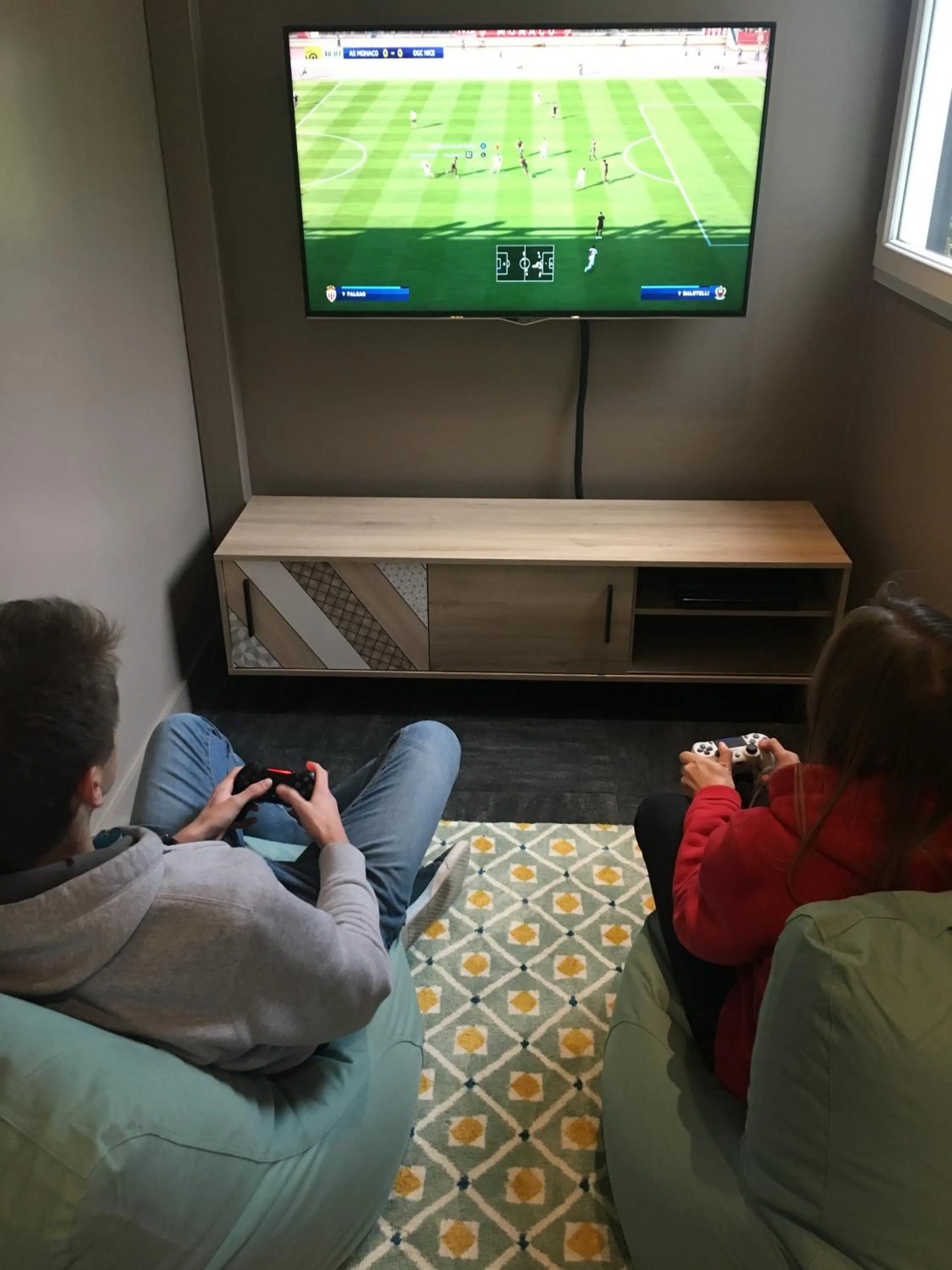 TV and multimedia in Hôtel Ibis Styles Bourges