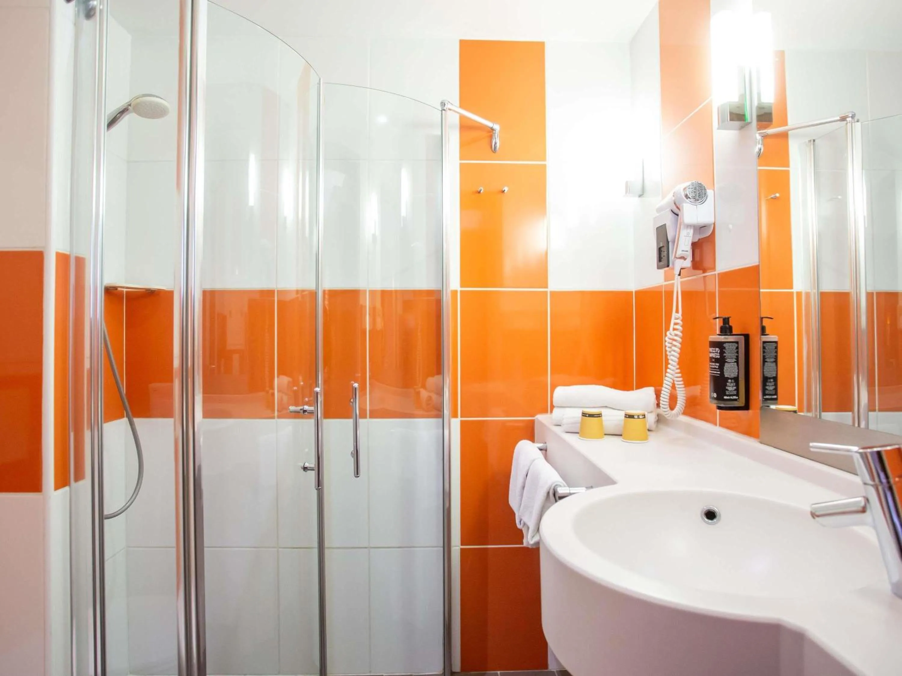 Bedroom in Hôtel Ibis Styles Bourges