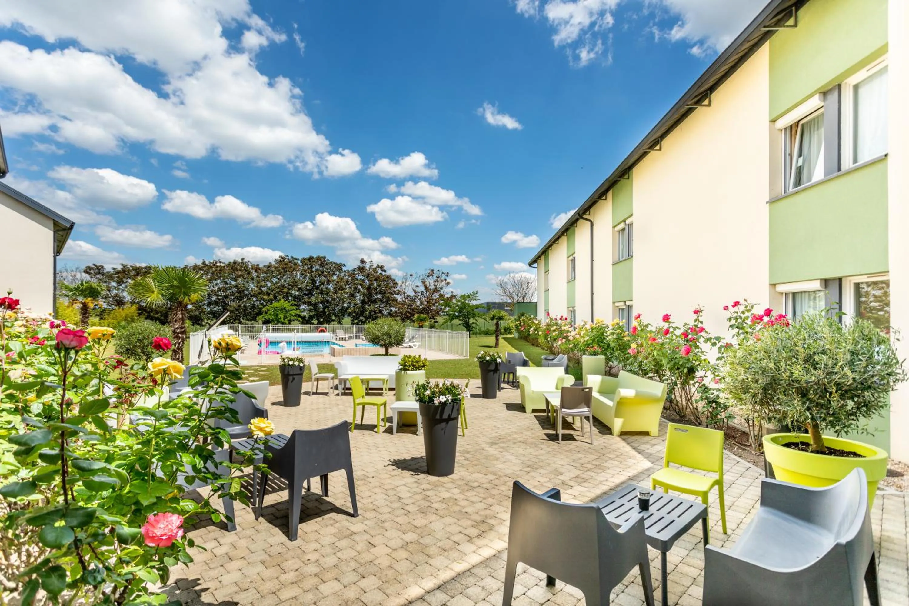 Garden in Hôtel Ibis Styles Bourges