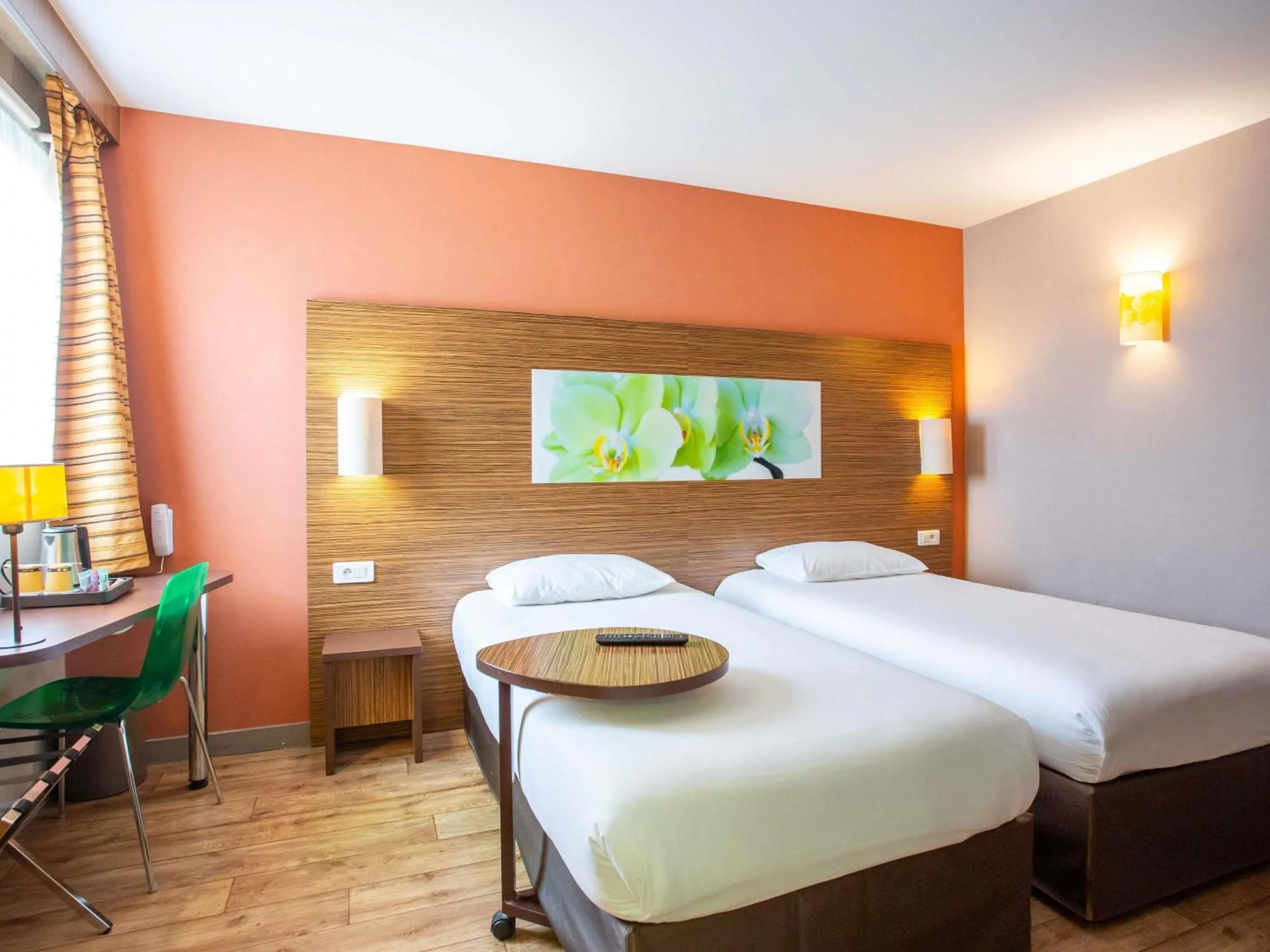 Bedroom, Bed in Hôtel Ibis Styles Bourges