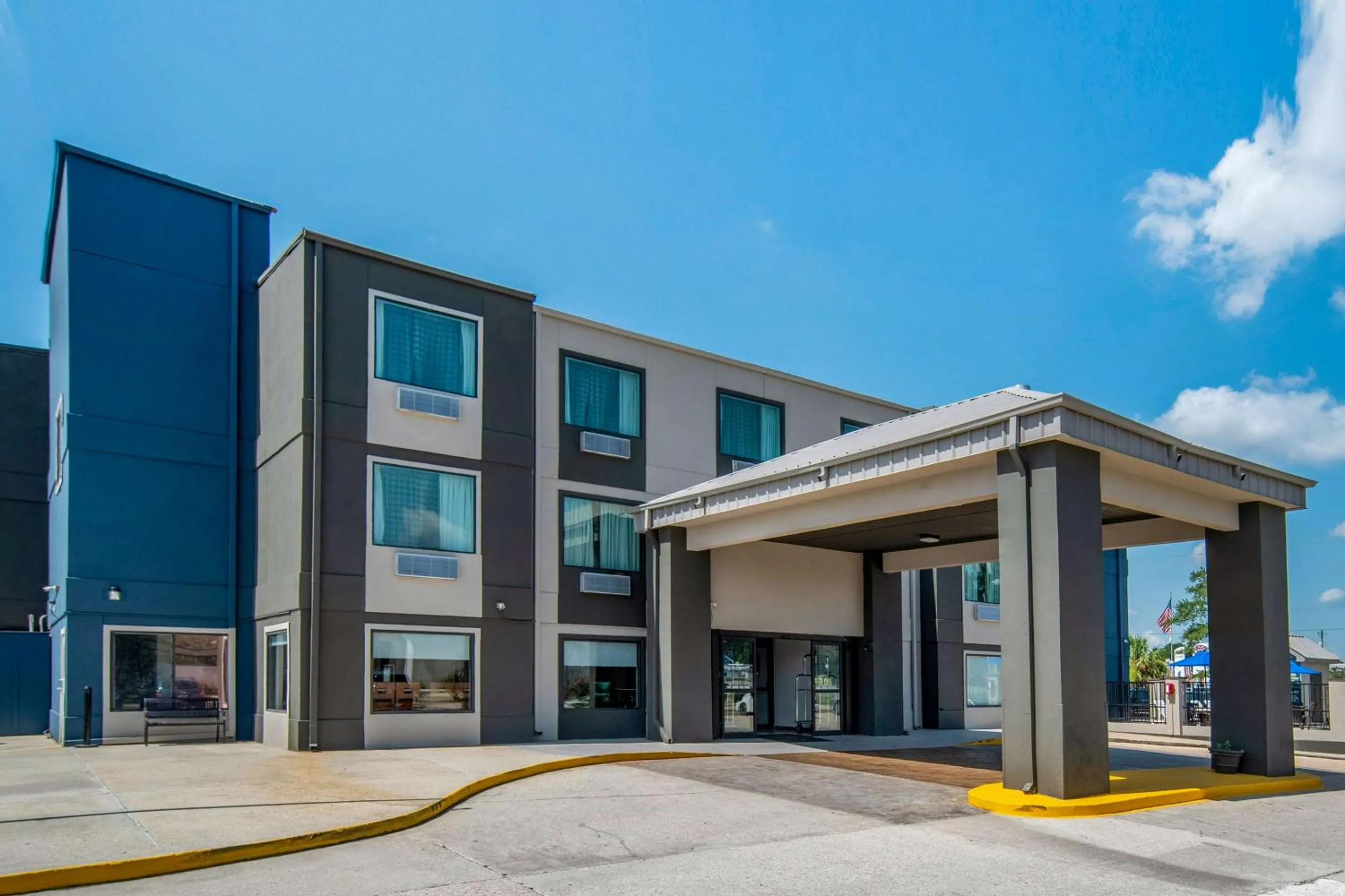 Property building in Quality Suites Baton Rouge East - Denham Springs