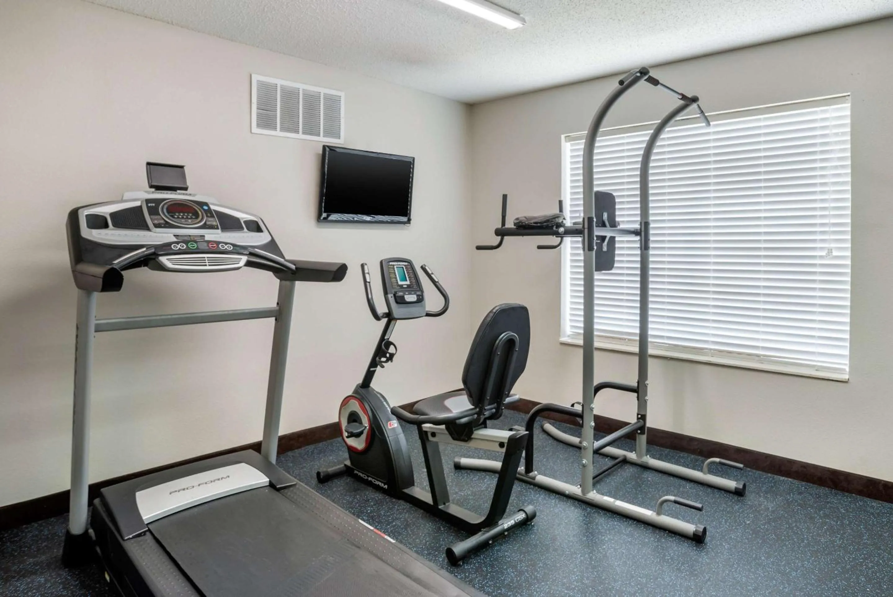 Fitness centre/facilities in Quality Suites Baton Rouge East - Denham Springs