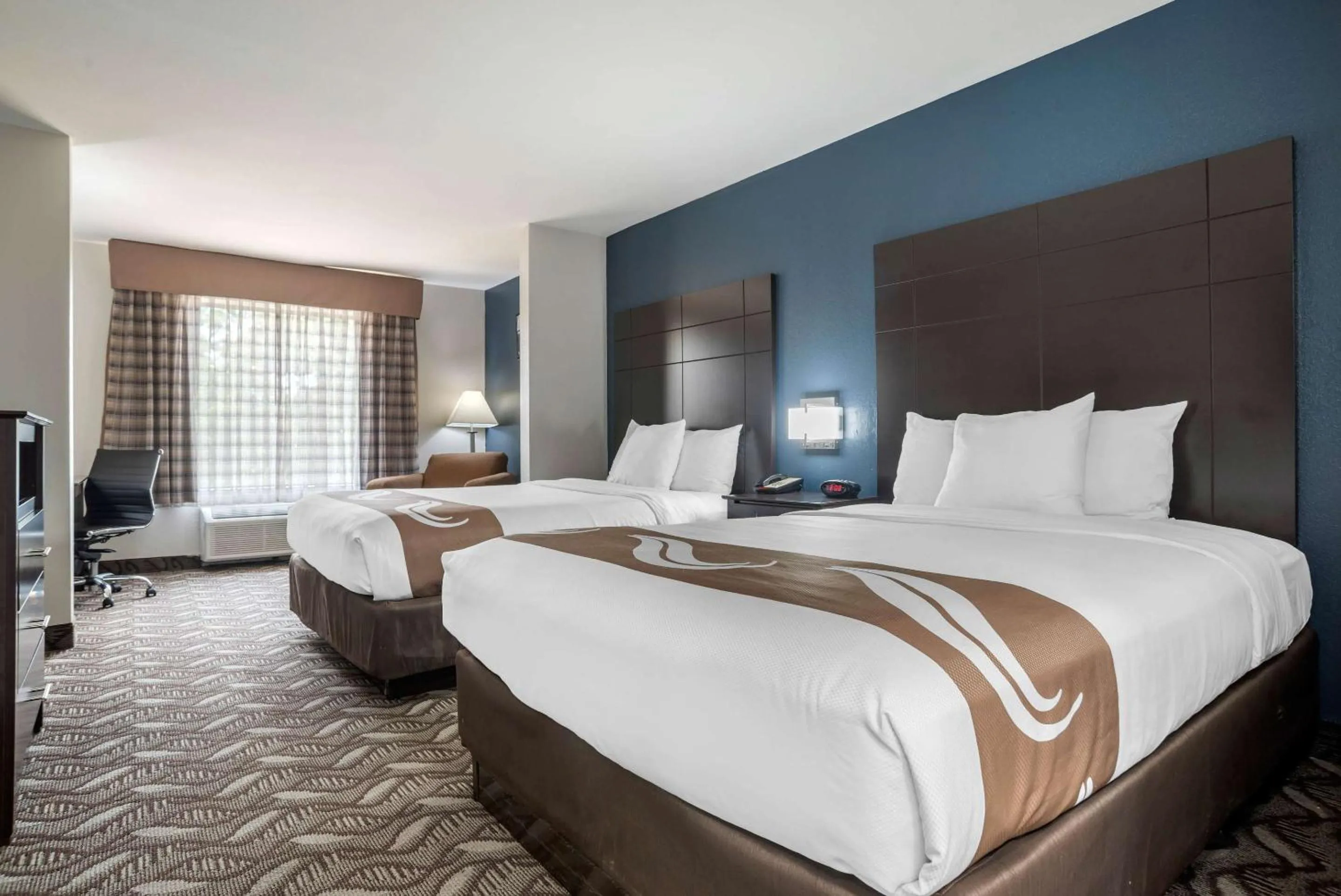 Bedroom, Bed in Quality Suites Baton Rouge East - Denham Springs