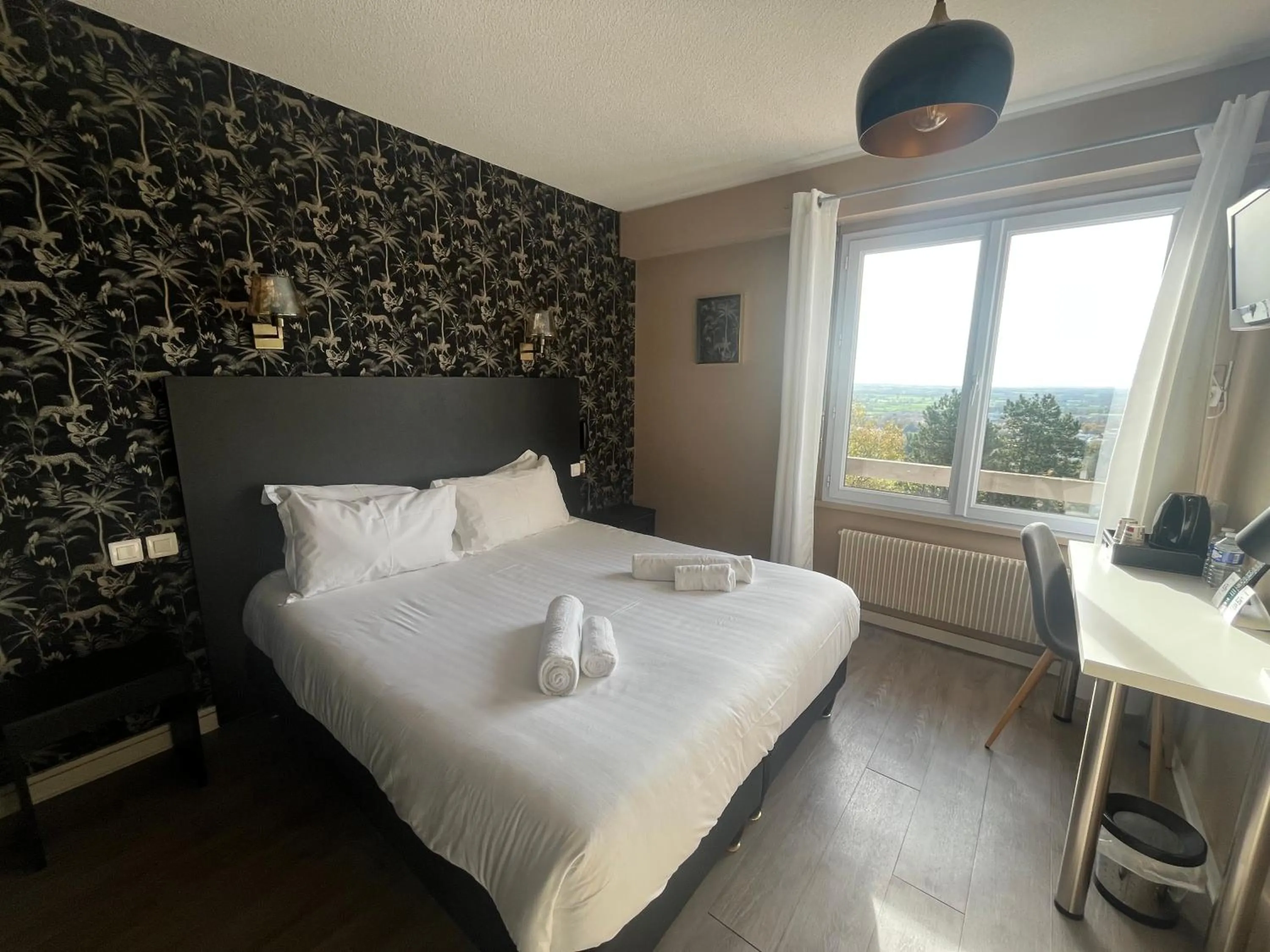 Photo of the whole room, Bed in Logis Hôtel de la Bruyere