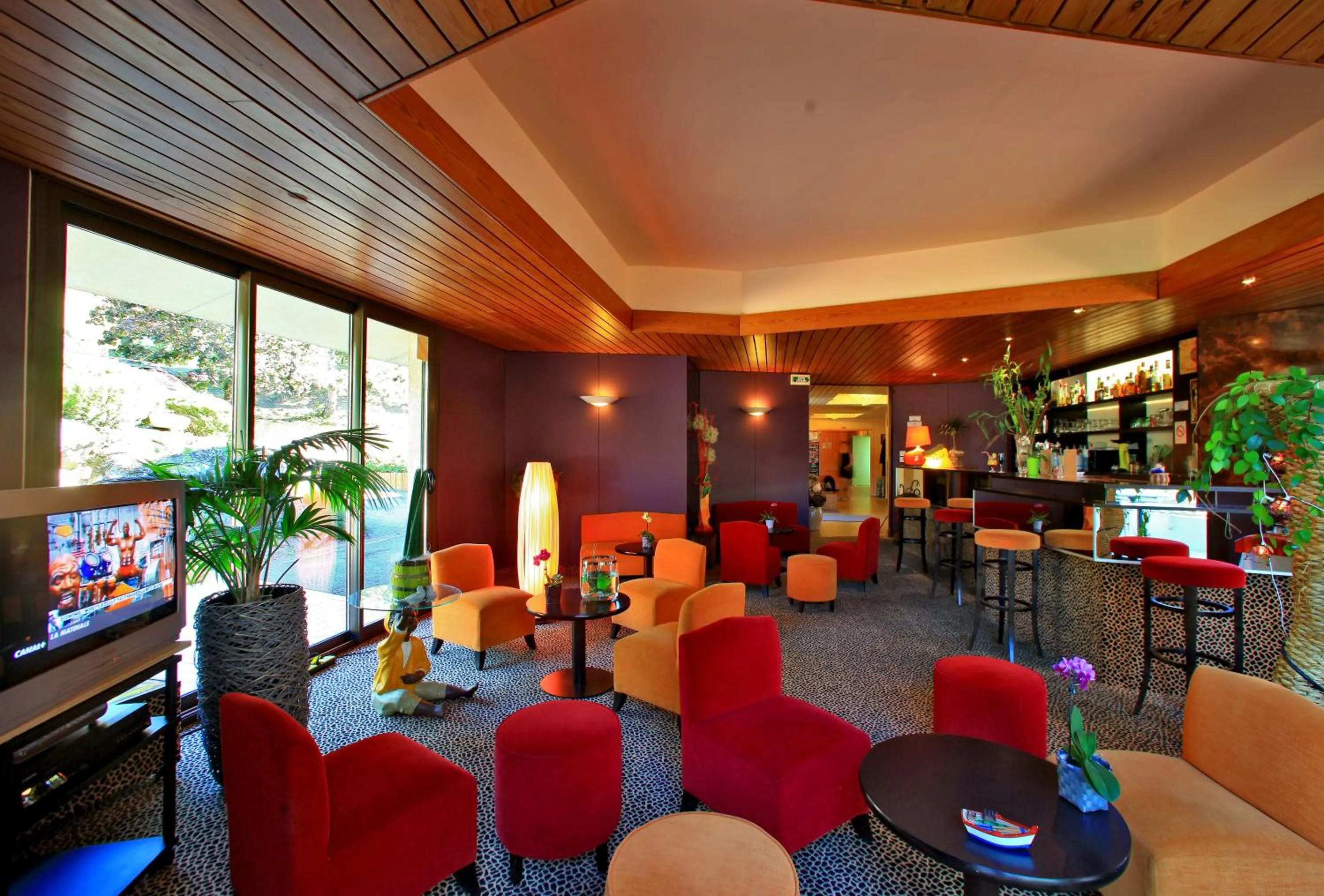 Lounge or bar in Logis Hôtel de la Bruyere