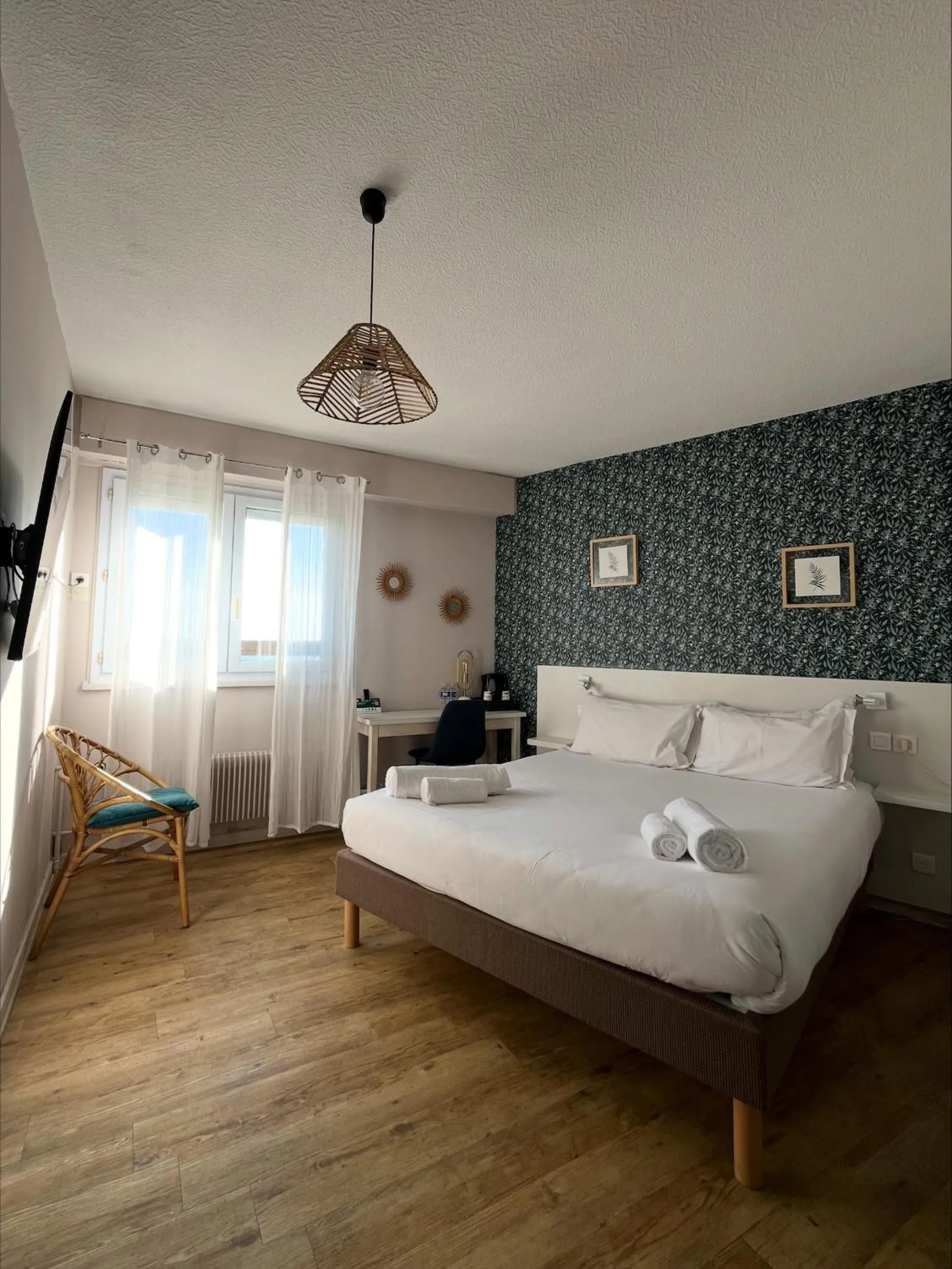 Coffee/tea facilities, Bed in Logis Hôtel de la Bruyere