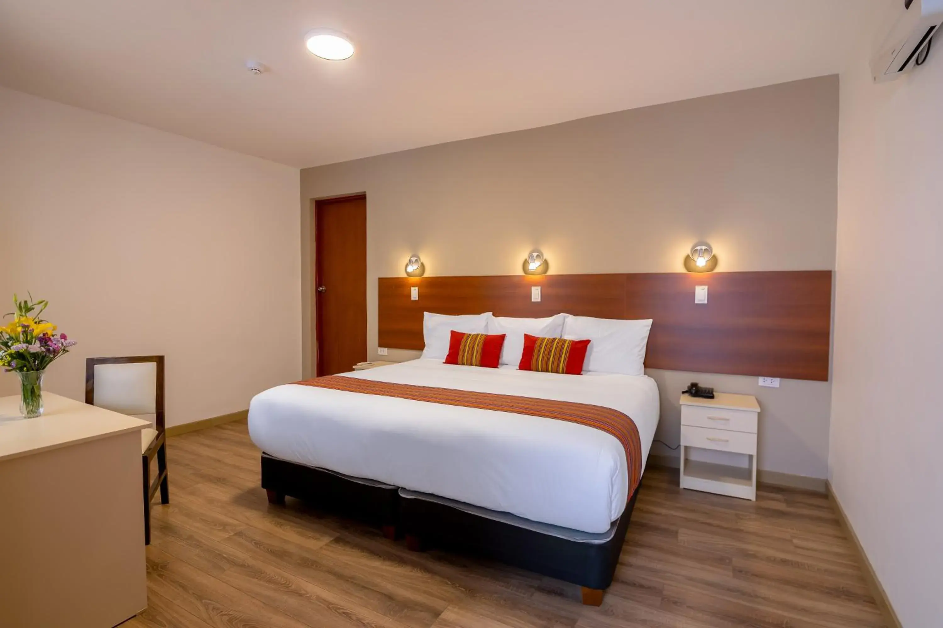 Superior Double or Twin Room with City View in Hotel San Pedro Plaza Superior Double or Twin Room with City View in Hotel San Pedro Plaza