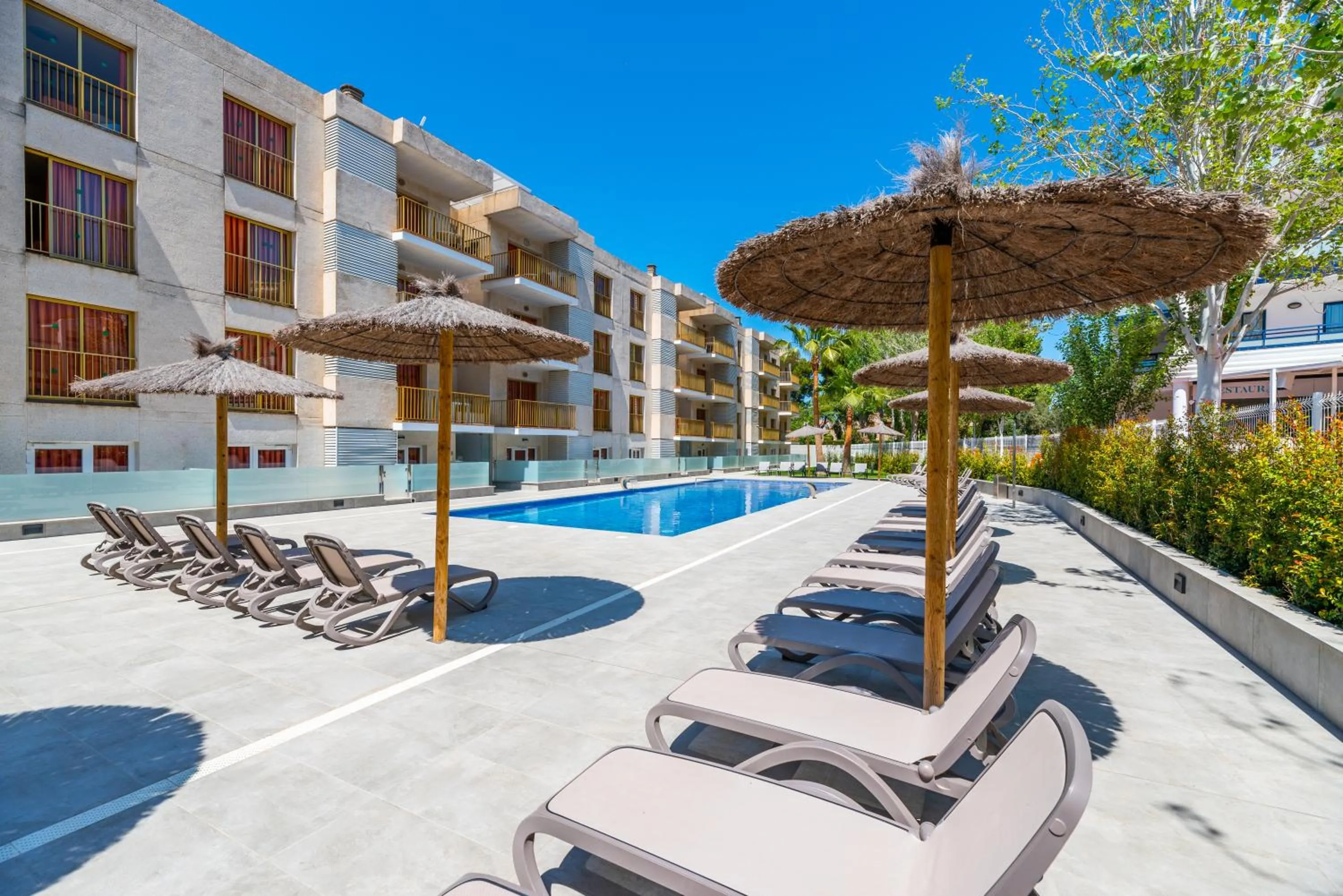 Property building in Rentalmar Pins Marina