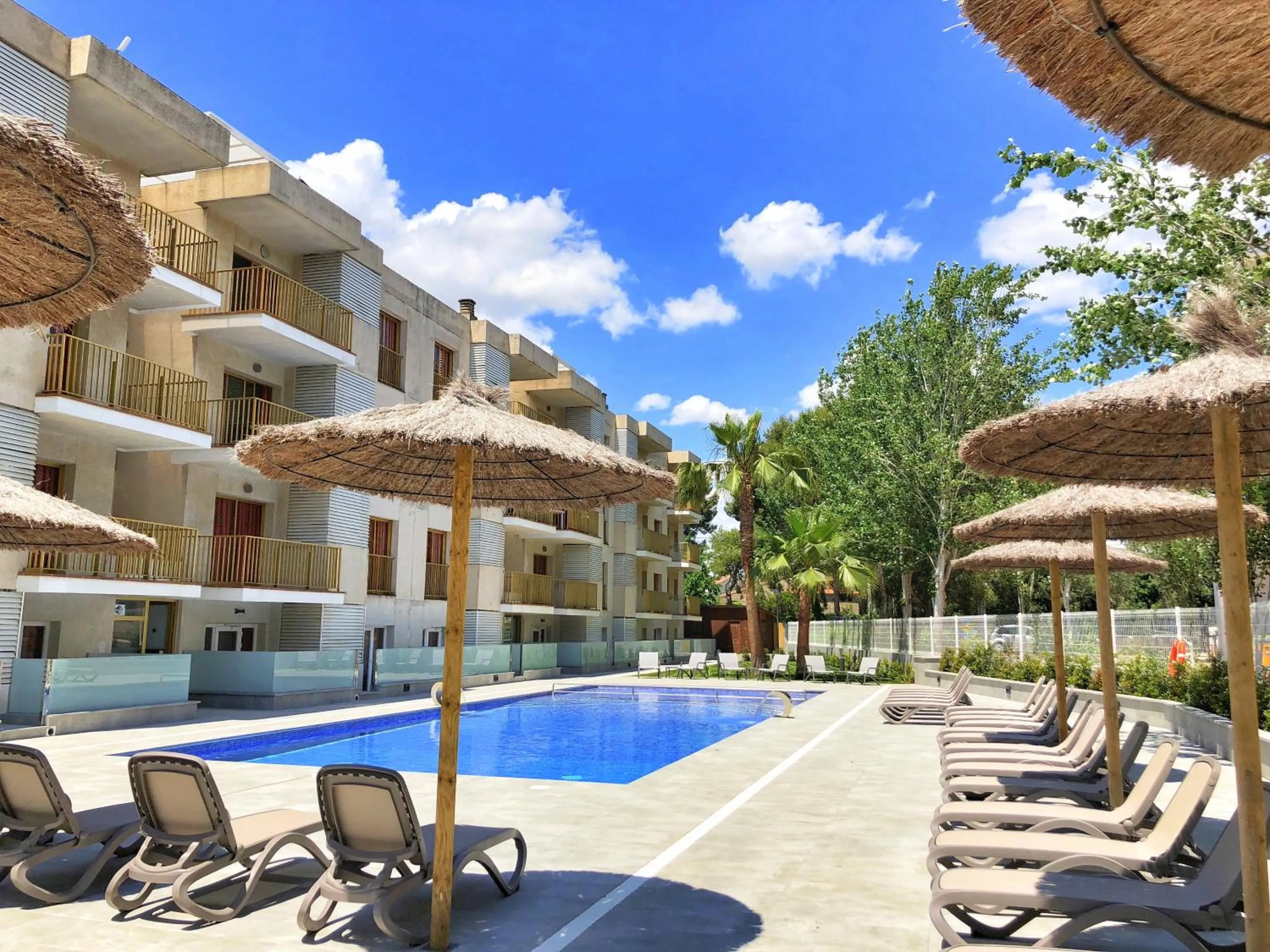 Swimming pool in Rentalmar Pins Marina