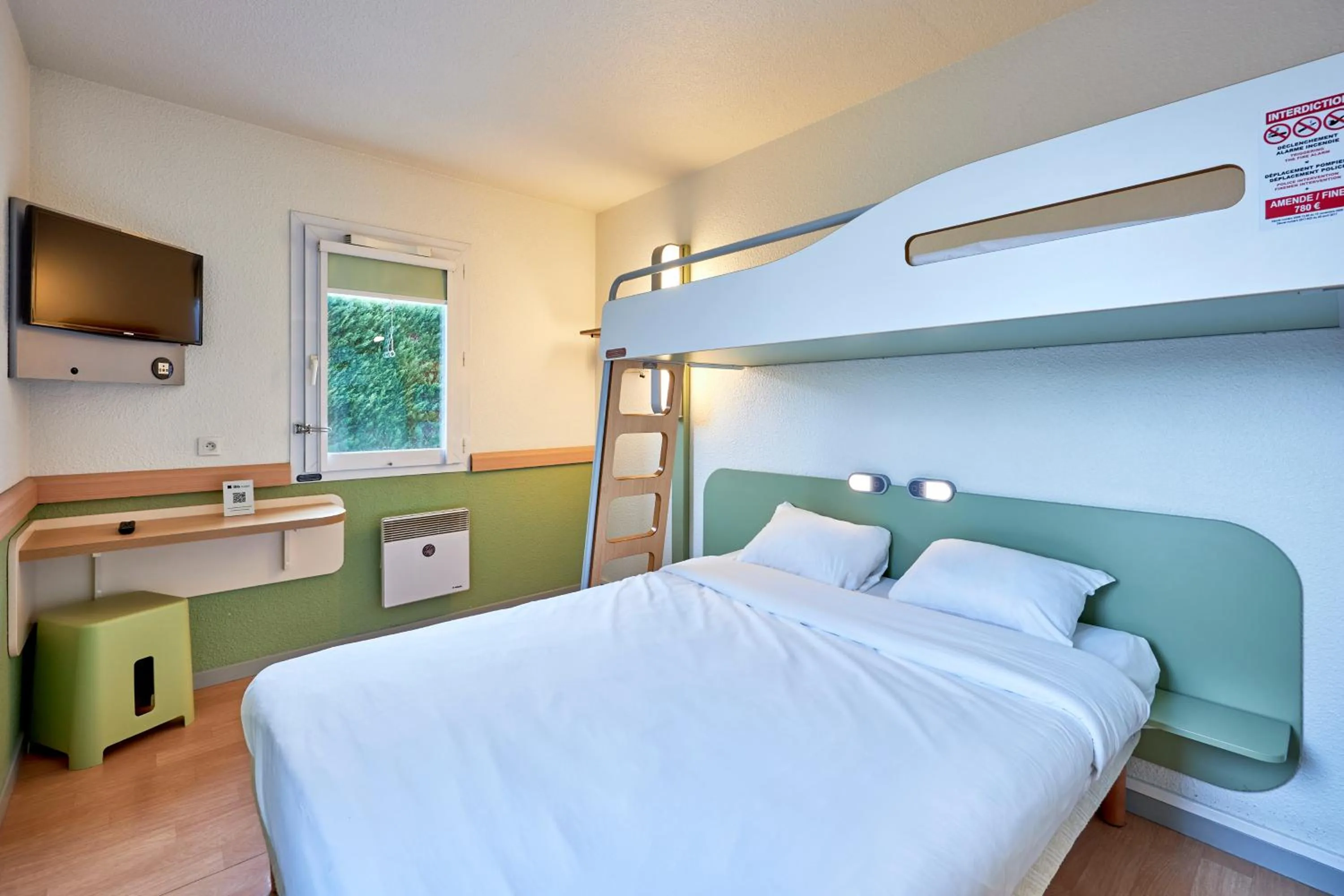 Bed in ibis budget Lisieux