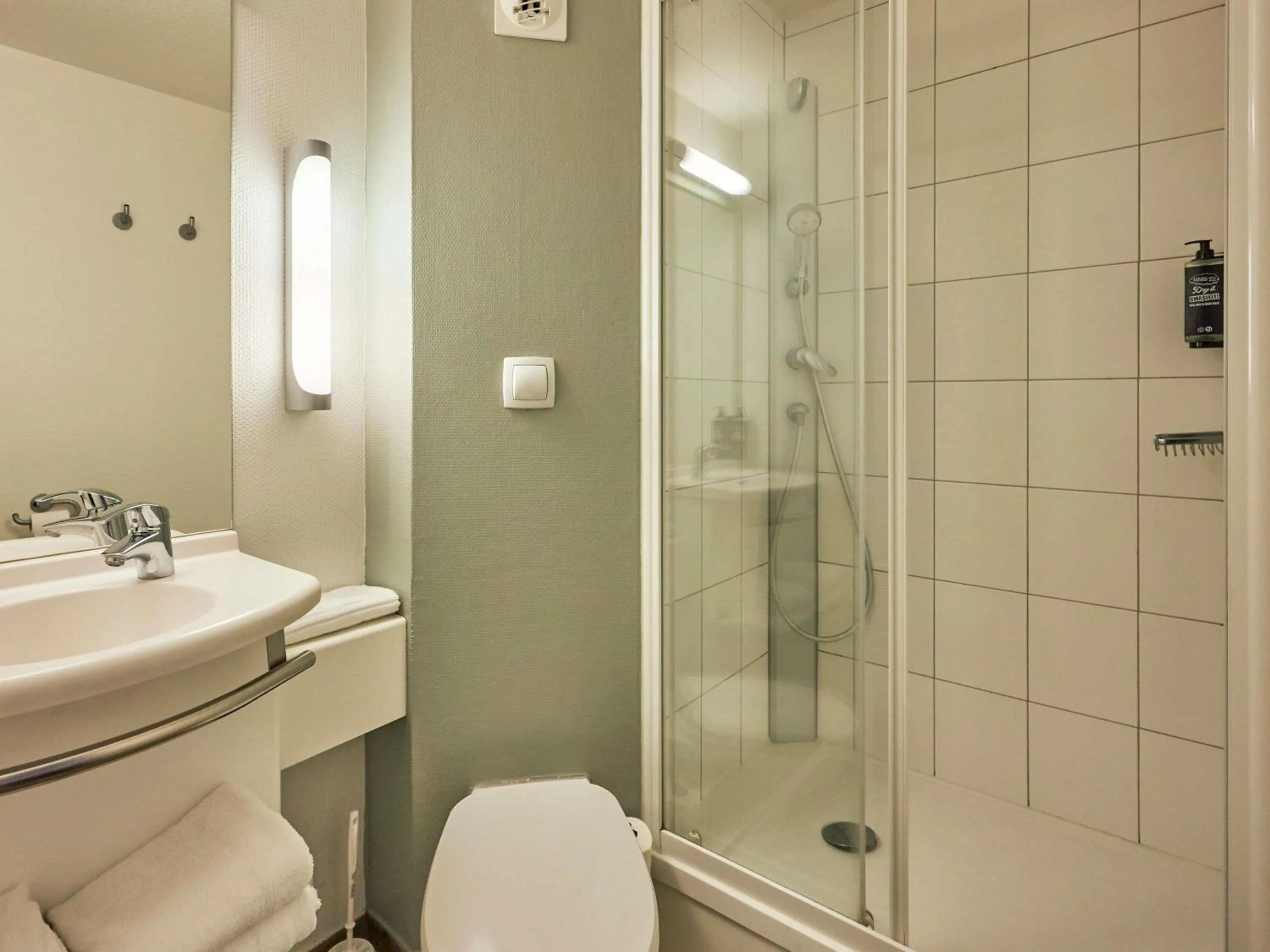 Bedroom in ibis budget Lisieux