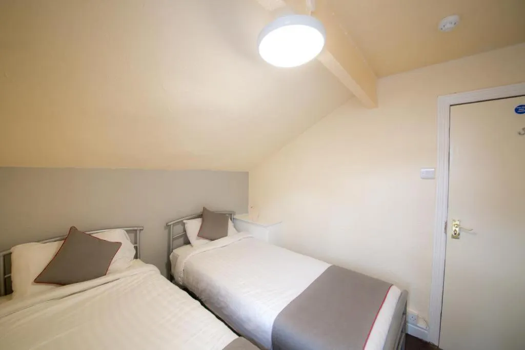 Bedroom, Bed in MyRoomz Hollingdales Hotel