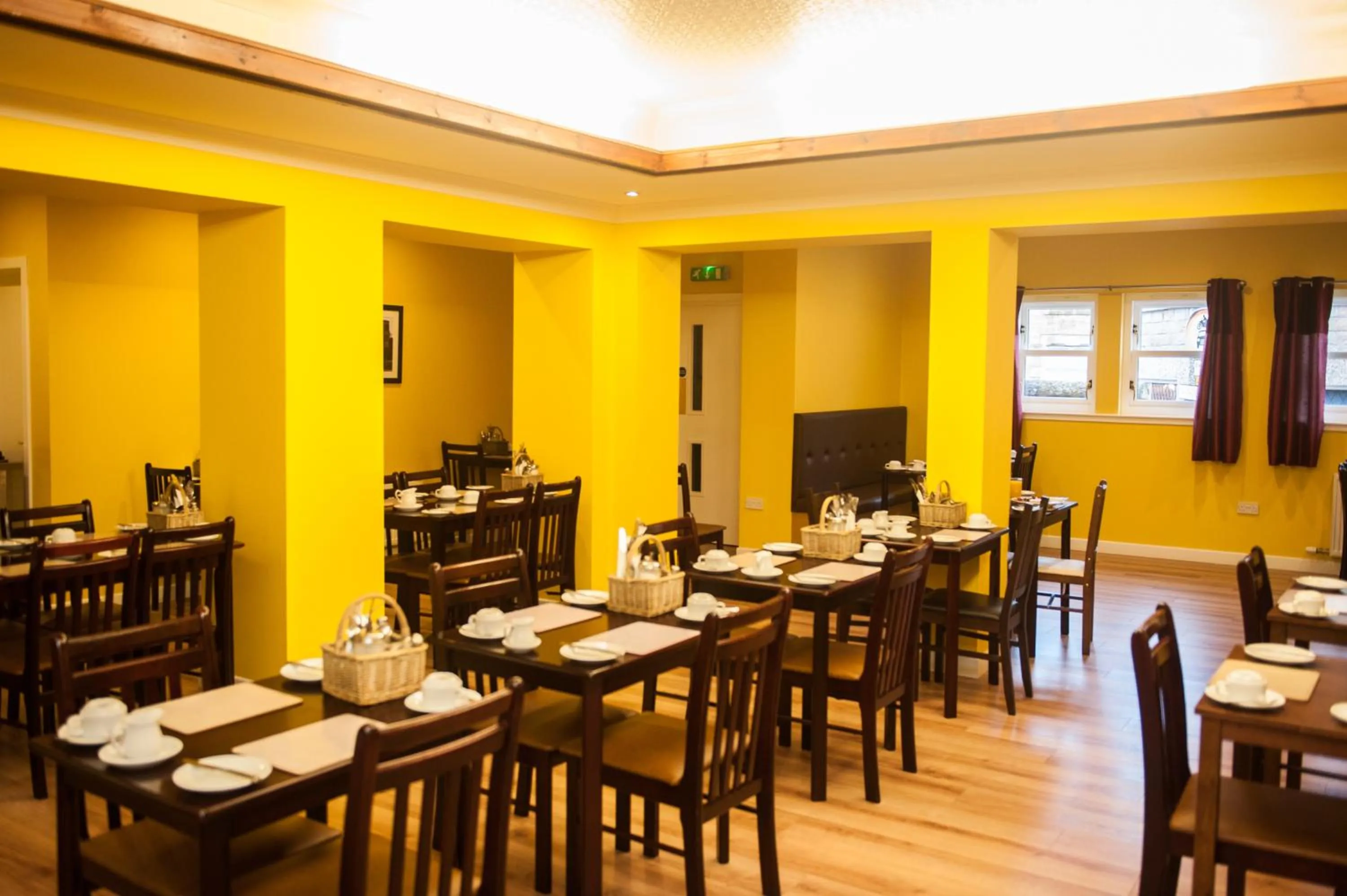 Restaurant/places to eat in Ardross Glencairn