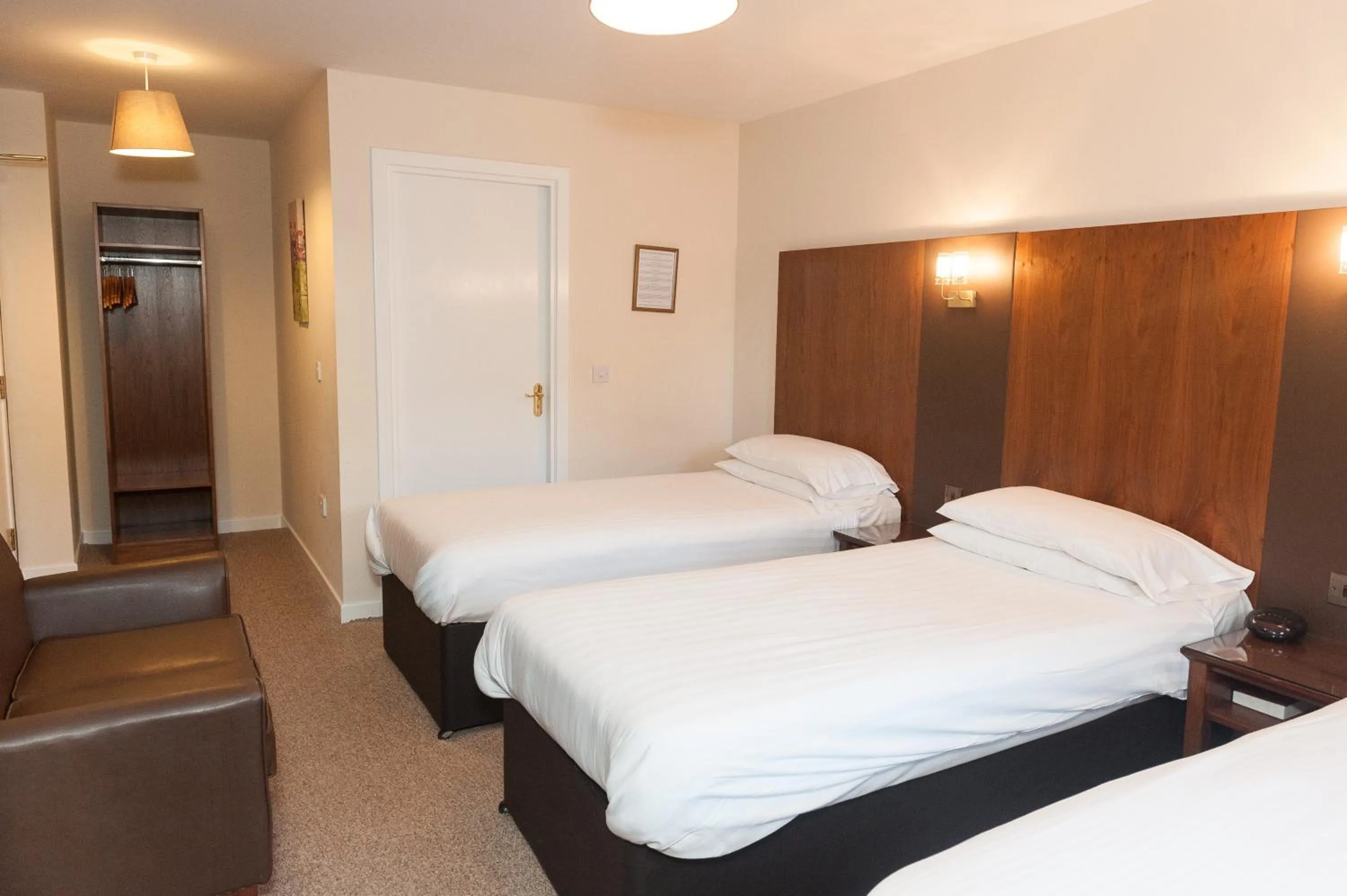 Photo of the whole room, Bed in Ardross Glencairn